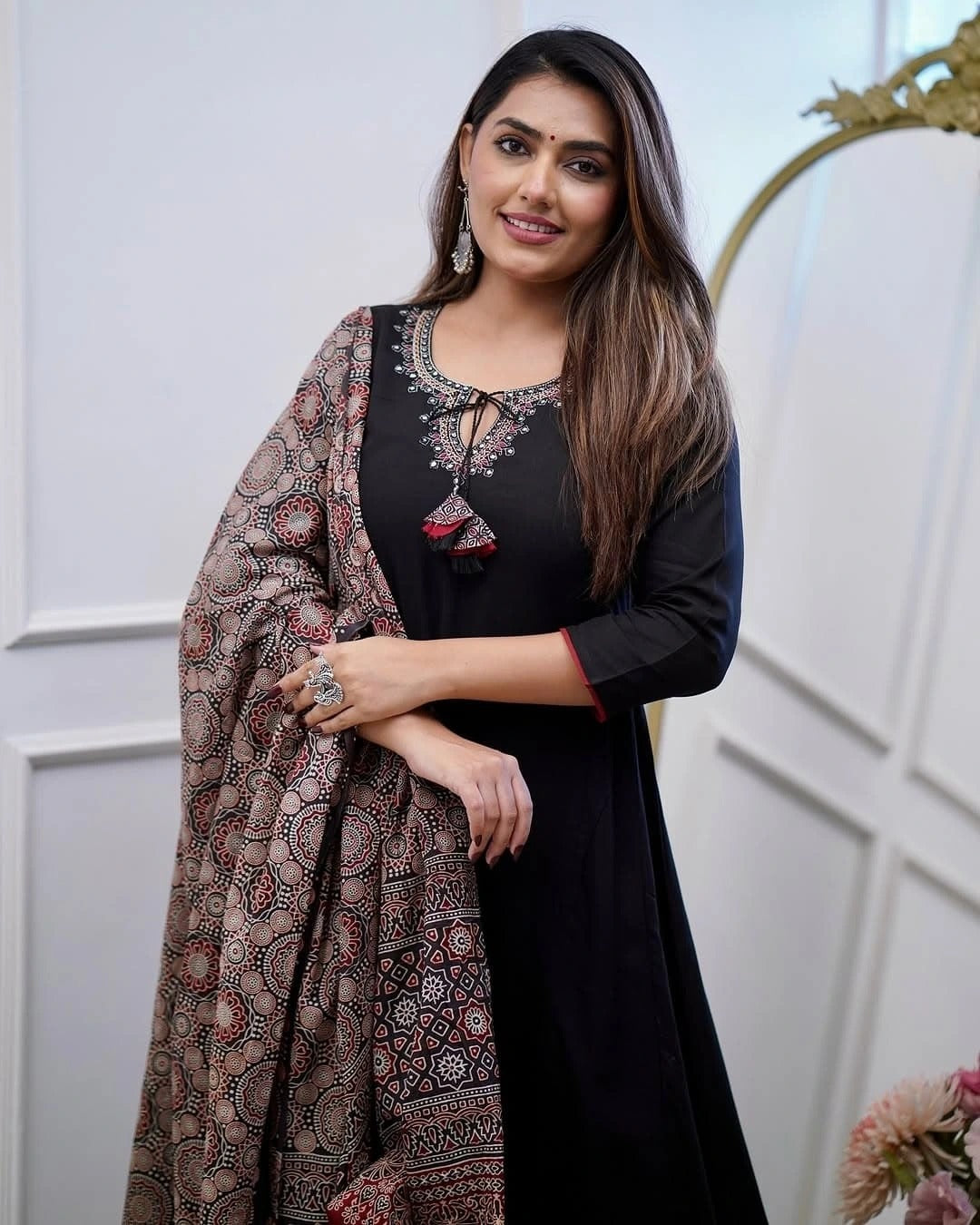 Black Viscose Kurta Pant Set With Embroidery Work