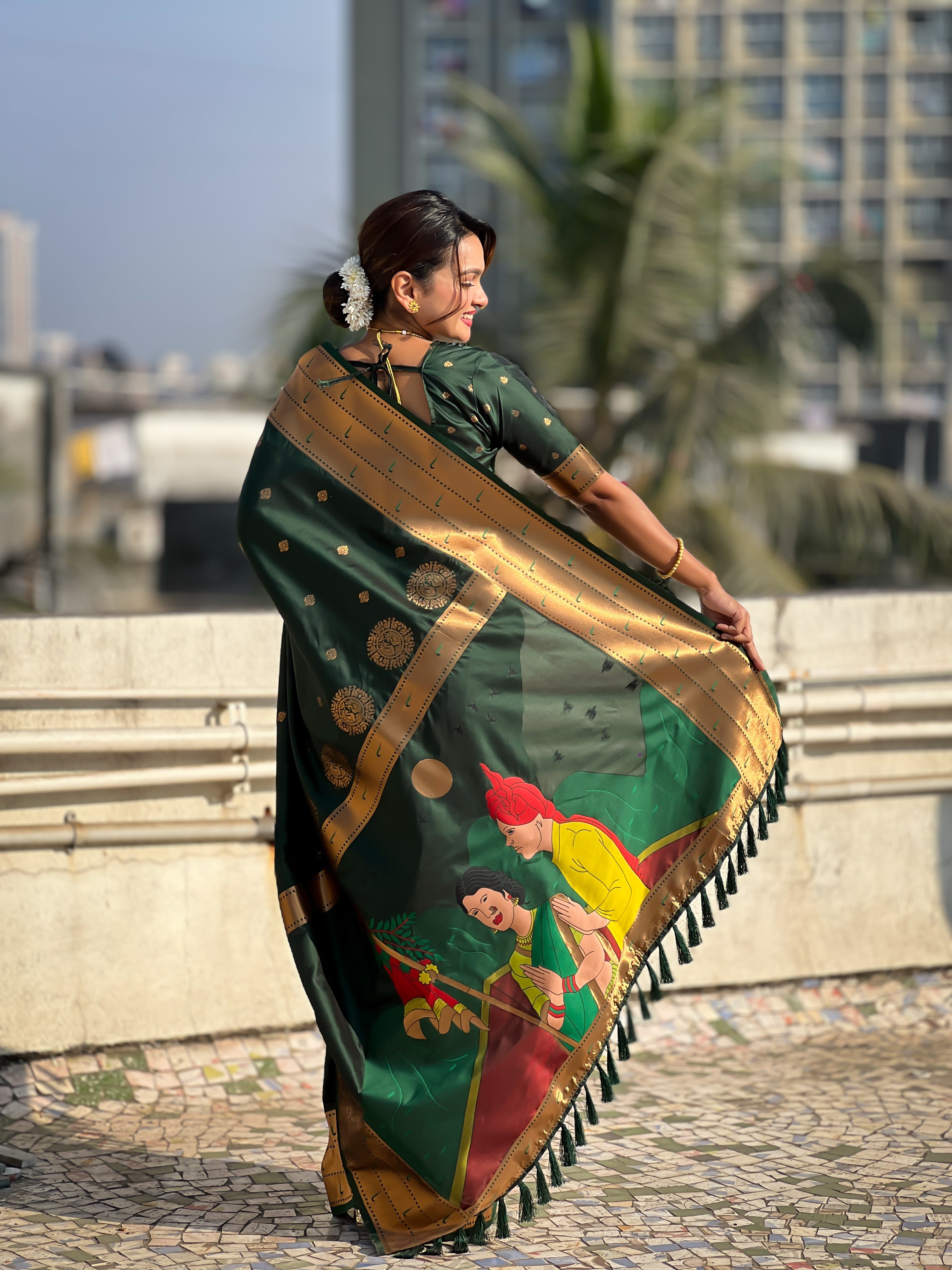 Bottel Green Soft Silk Weaving Figure Pallu Designer Ceremonial Saree