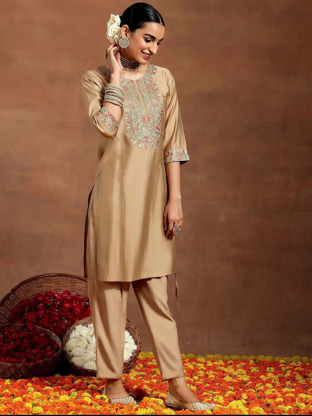 Cream Chanderi Kurta Pant Set With Heavy Thread Embroidered Work