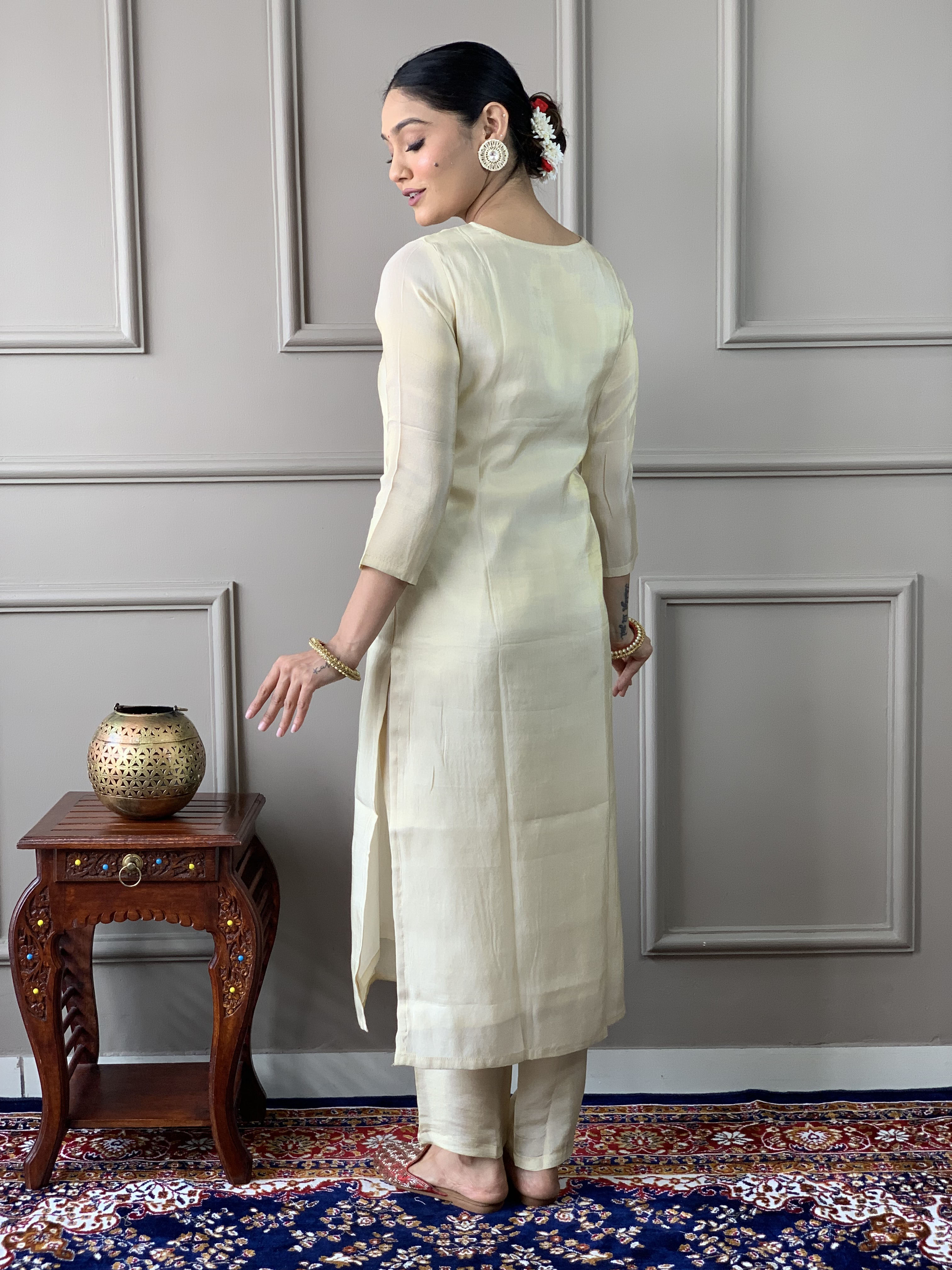 Cream Chanderi Silk Elegant Kurta Pant Set With Embroidery Work