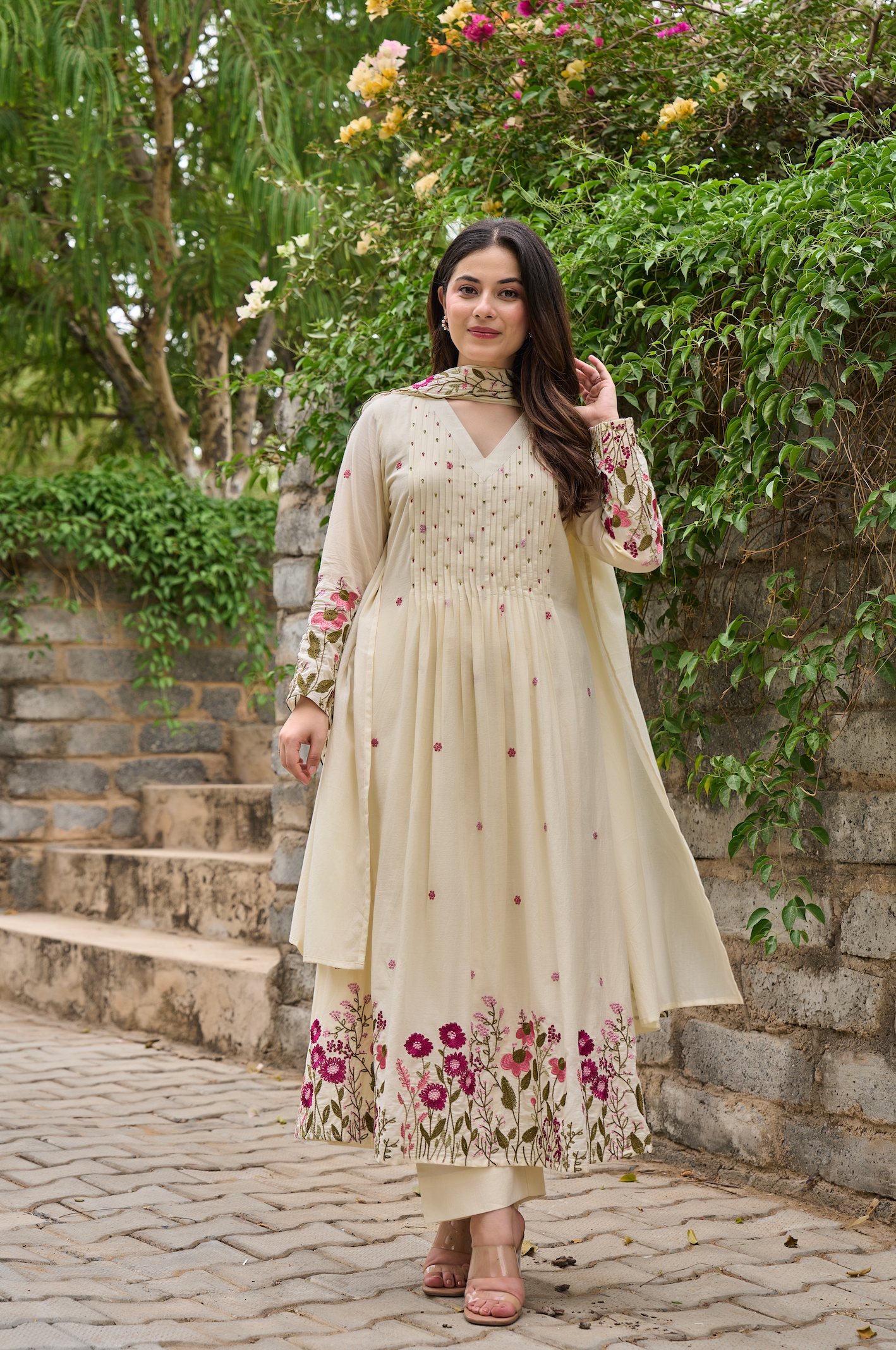 Cream Chanderi Silk Kurta Pant Set With Heavy Thread Embroidery With Hand Work