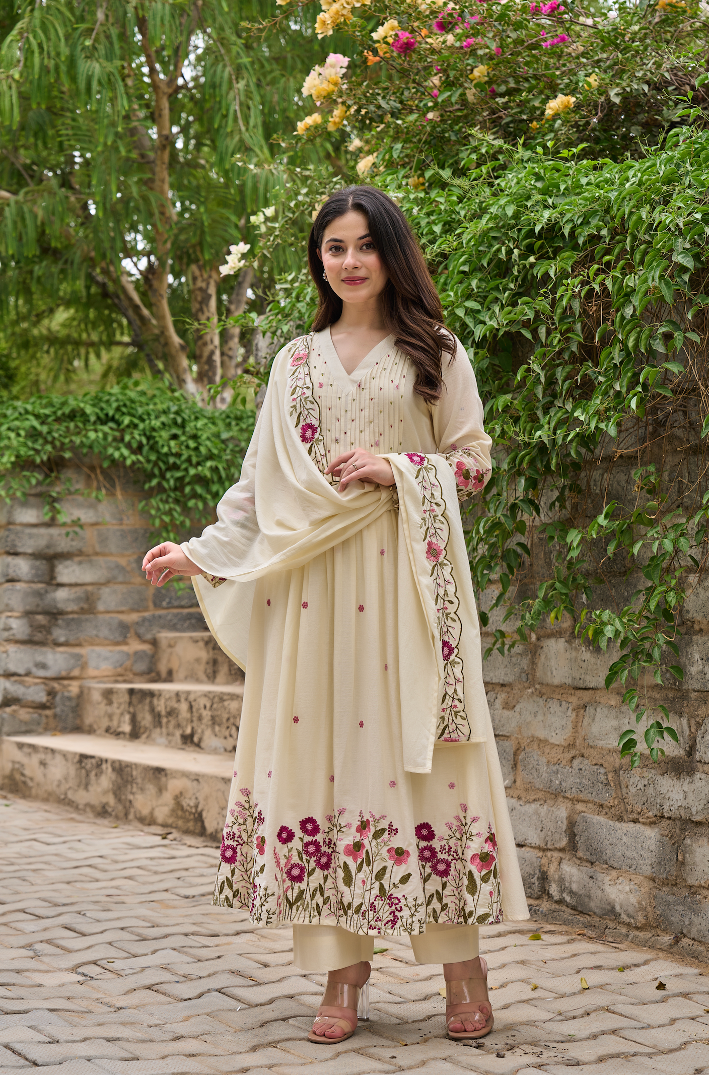 Cream Chanderi Silk Kurta Pant Set With Heavy Thread Embroidery With Hand Work