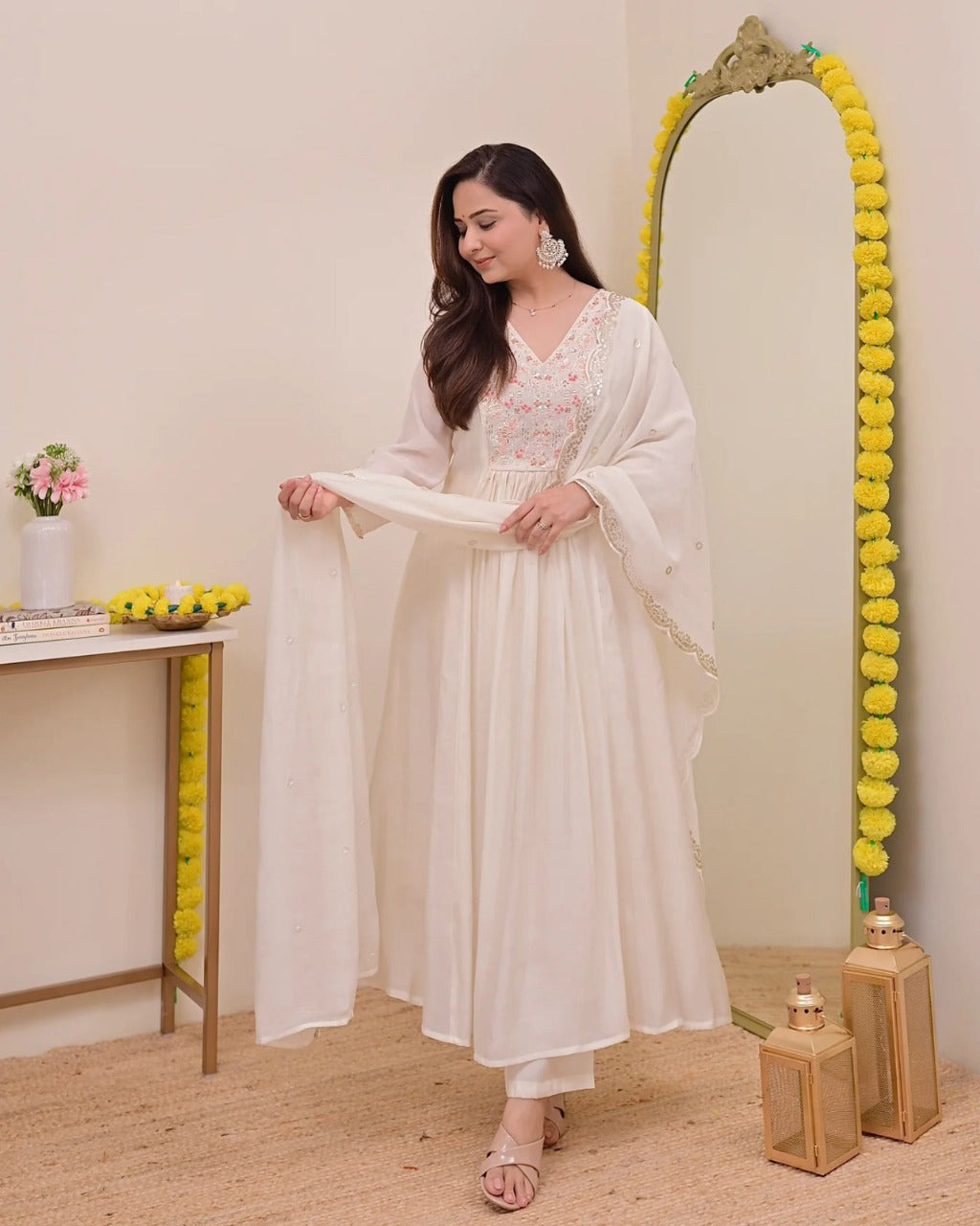 Cream Chanderi Silk Kurta Pant Set With Heavy Thread Embroidery Work