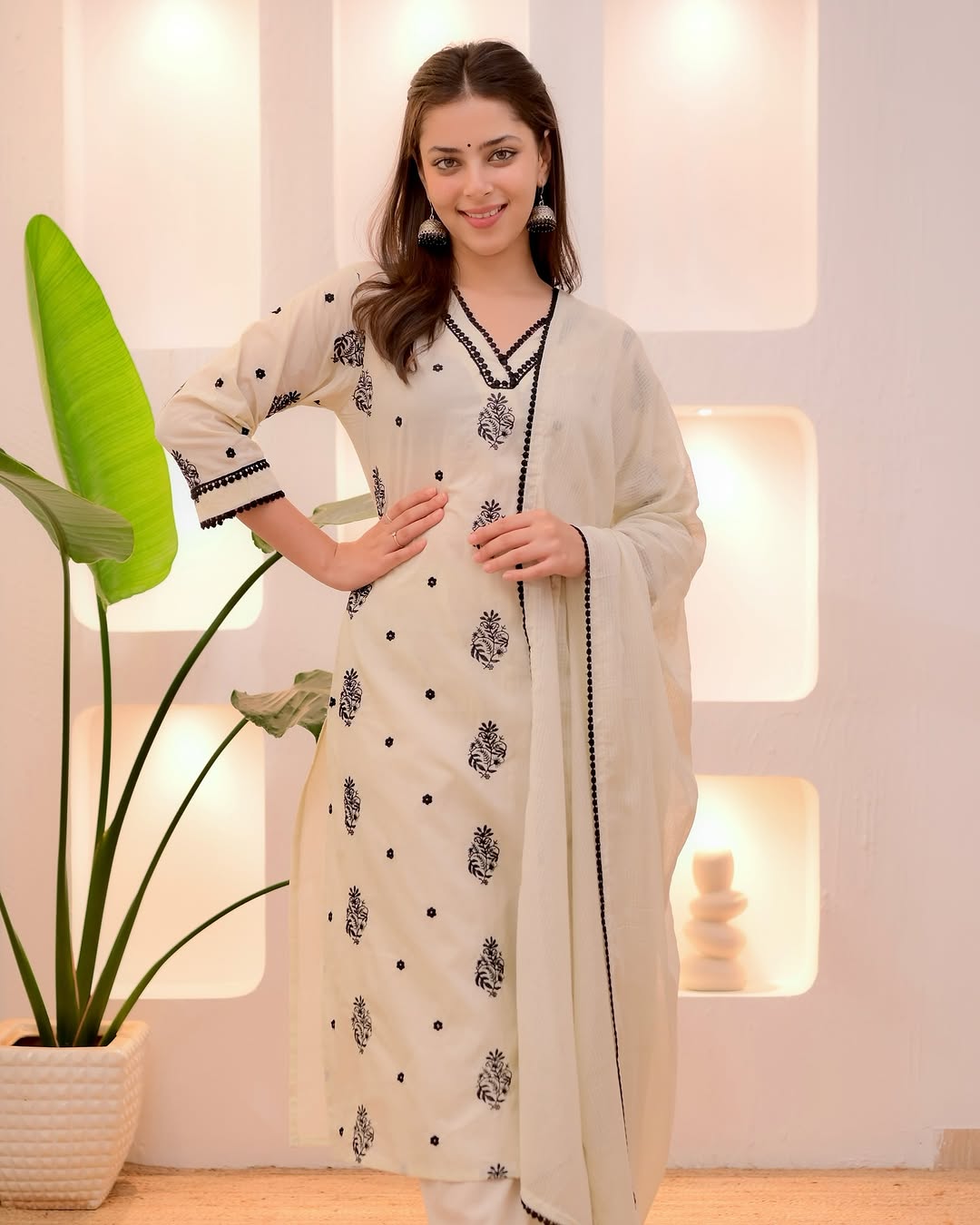 Cream Rayon Slub Kurta Pant Set With Heavy Thread Embroidery Work