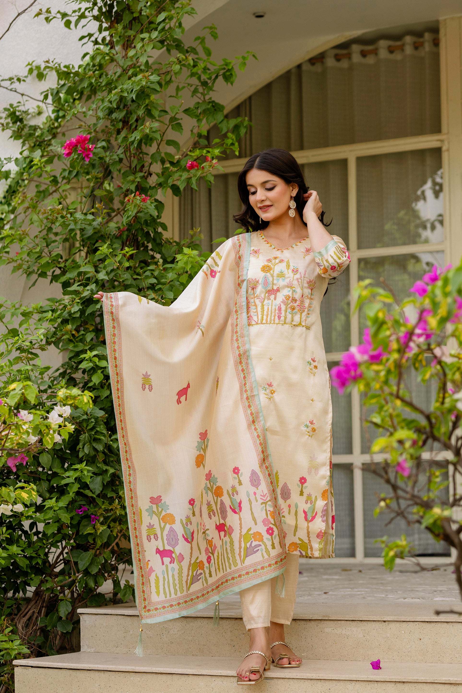 Cream Vichitra Silk Kurta Pant Set With Thread Embroidered With Print & Beads Work