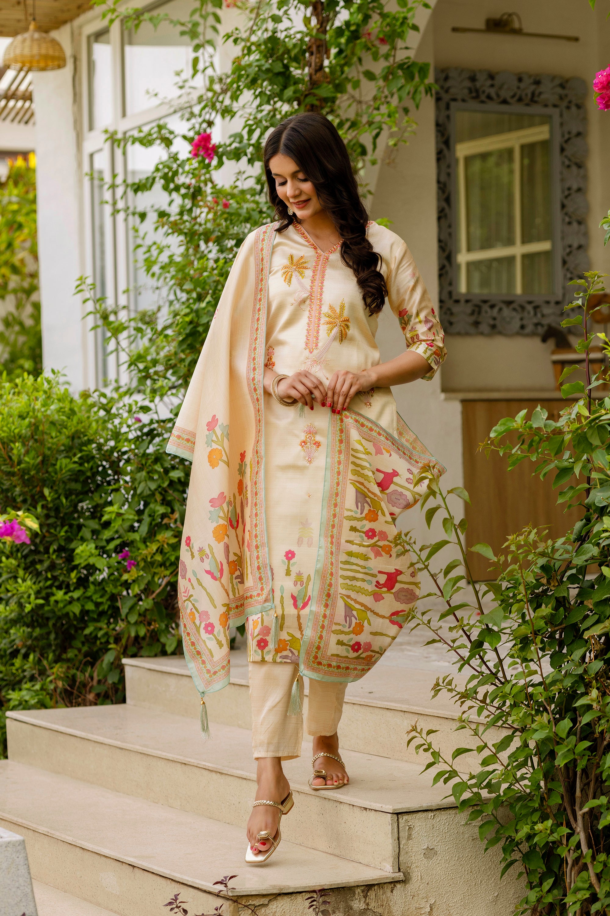 Cream Viscose Silk Kurta Pant Set With Thread Embroidered With Print & Beads Work