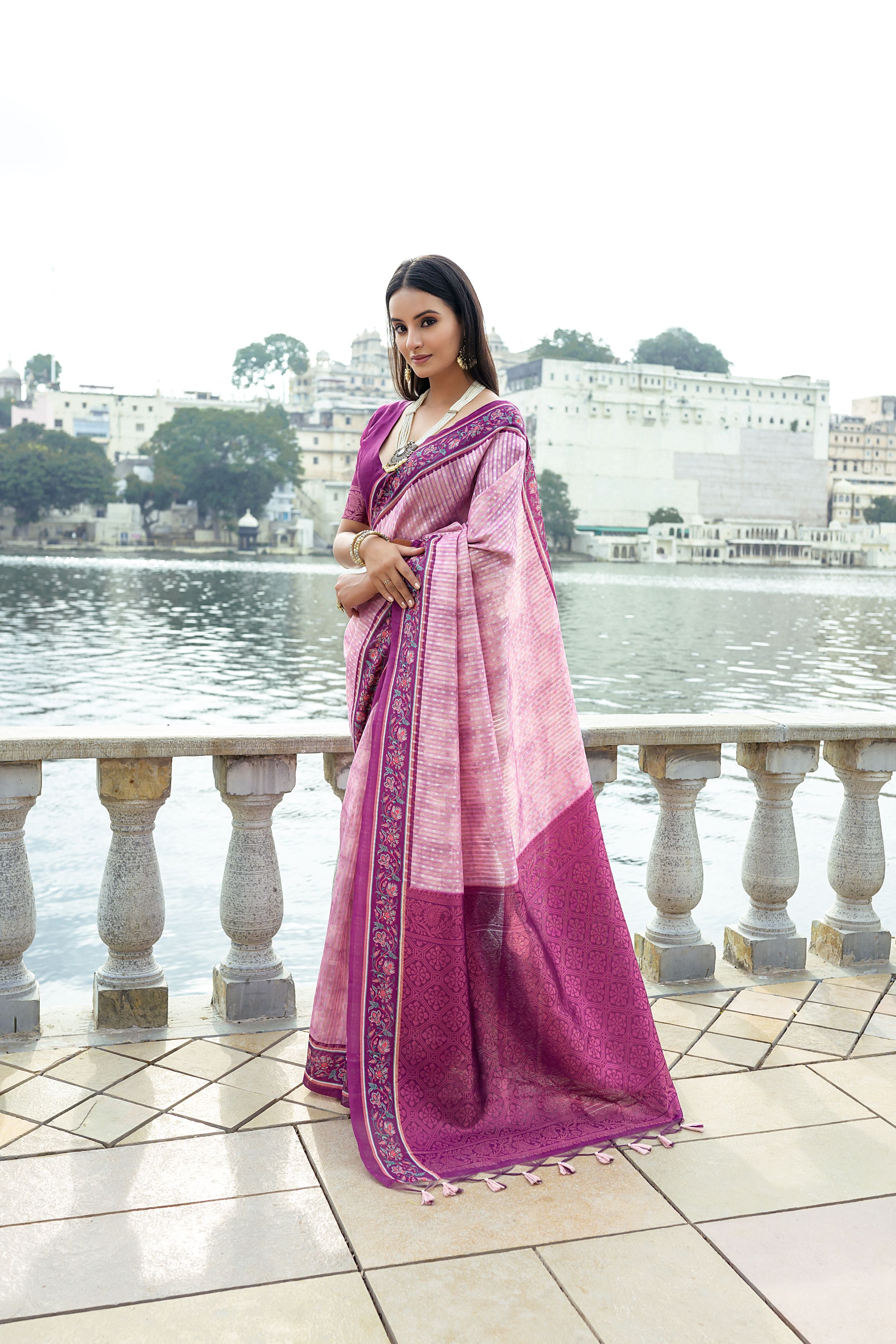 Ehtnic Woven Designer Soft Silk Saree In Pink With Elegant Print Work