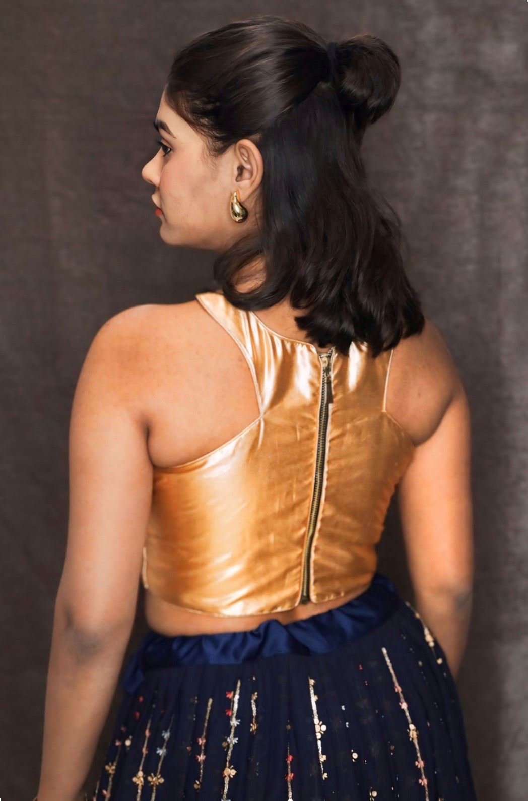 Golden Sleeveless Blouse in Lycra With Round Neckline