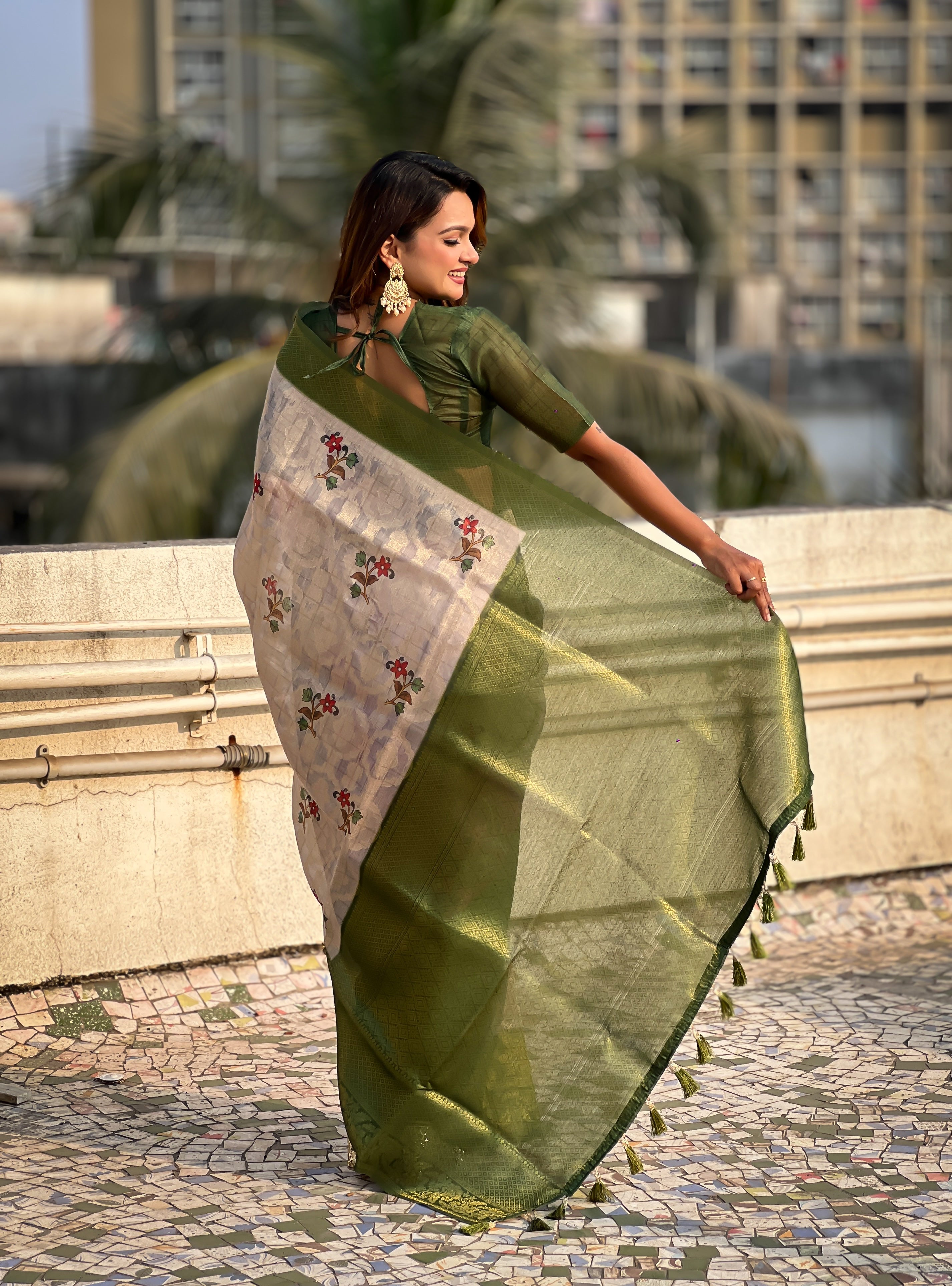 Green Cotton Linen Woven Designer Saree With Printed Work