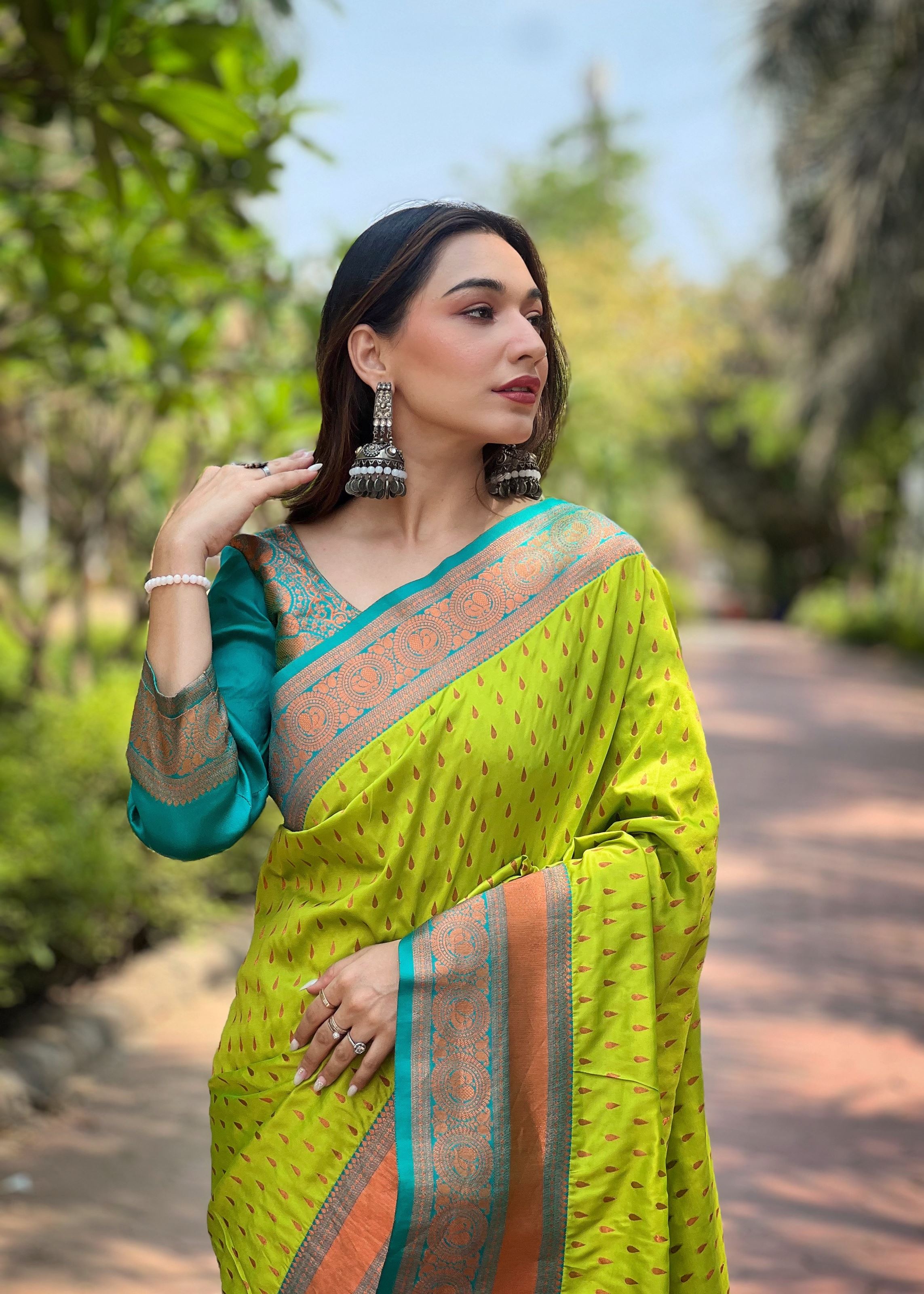 Green Silk Blend Saree With Woven Work