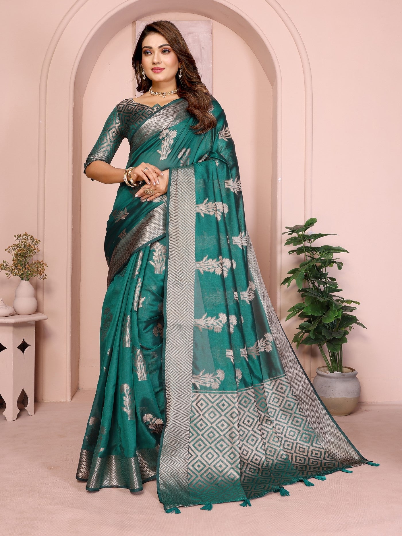 Green Soft Organza Silk Saree With Elegant Weaving
