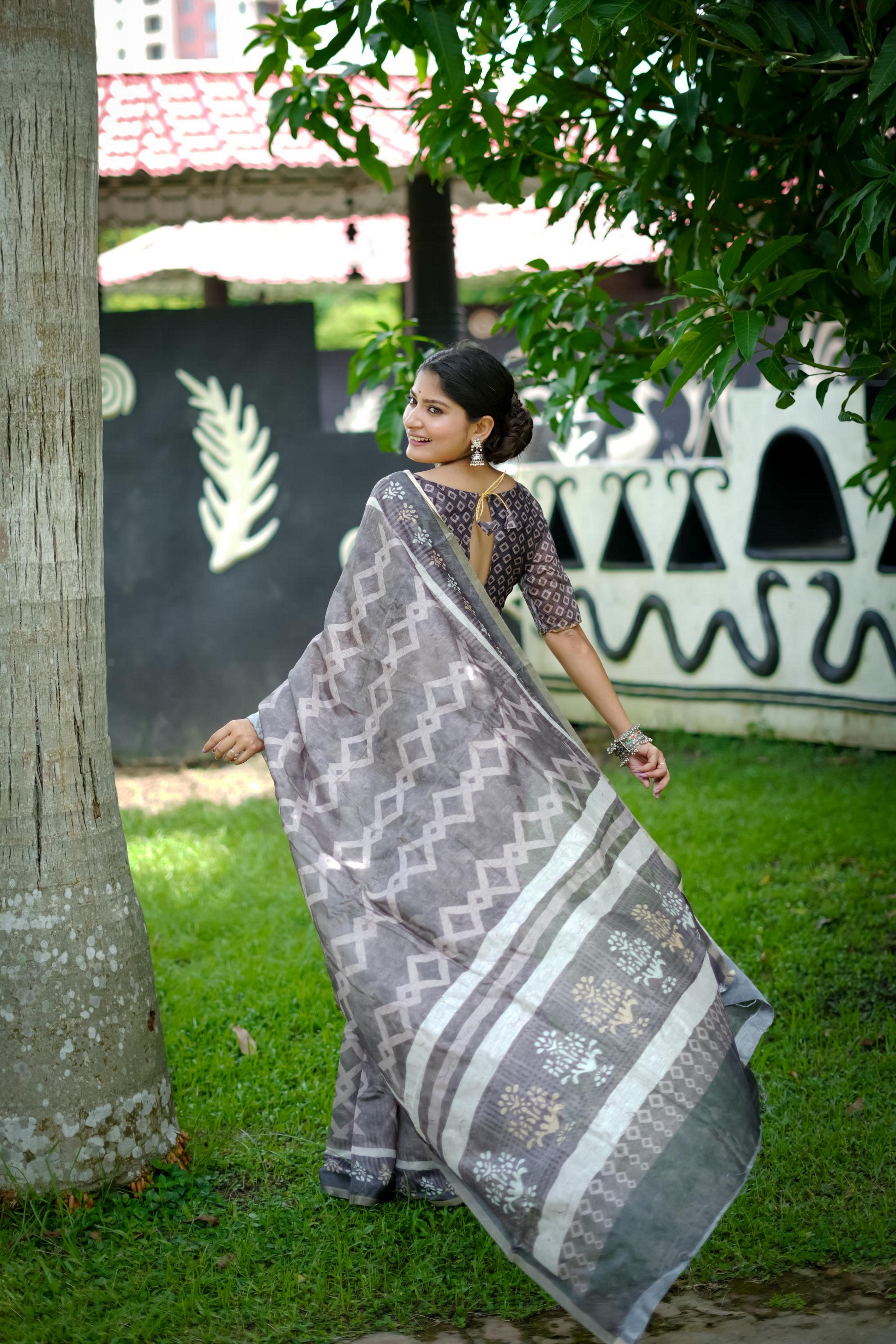 Grey Beautiful Cotton Fabric Saree With Designer Digital Printed