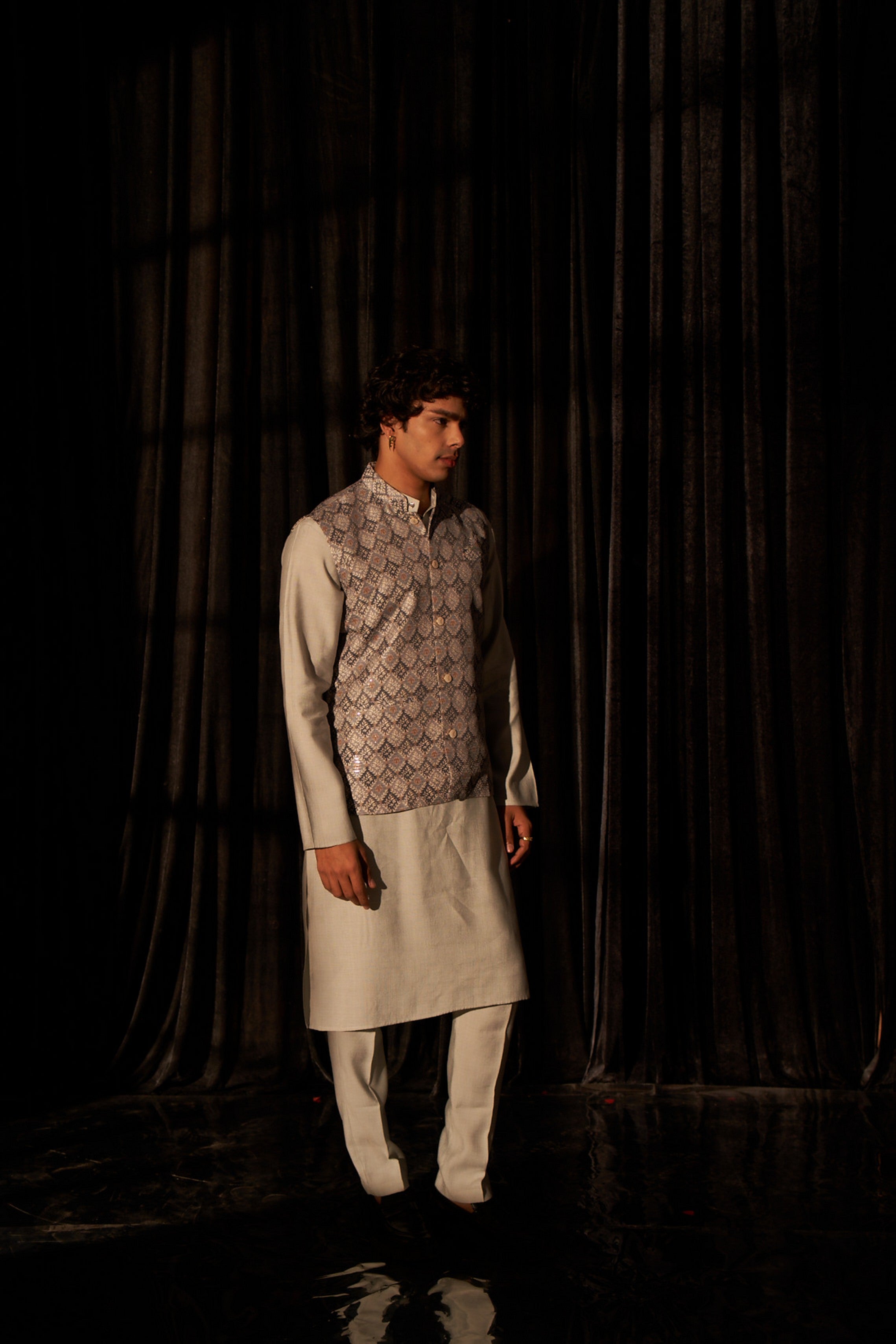 Grey Kurta Payjama with Nehru Jacket – Sharp and Traditional
