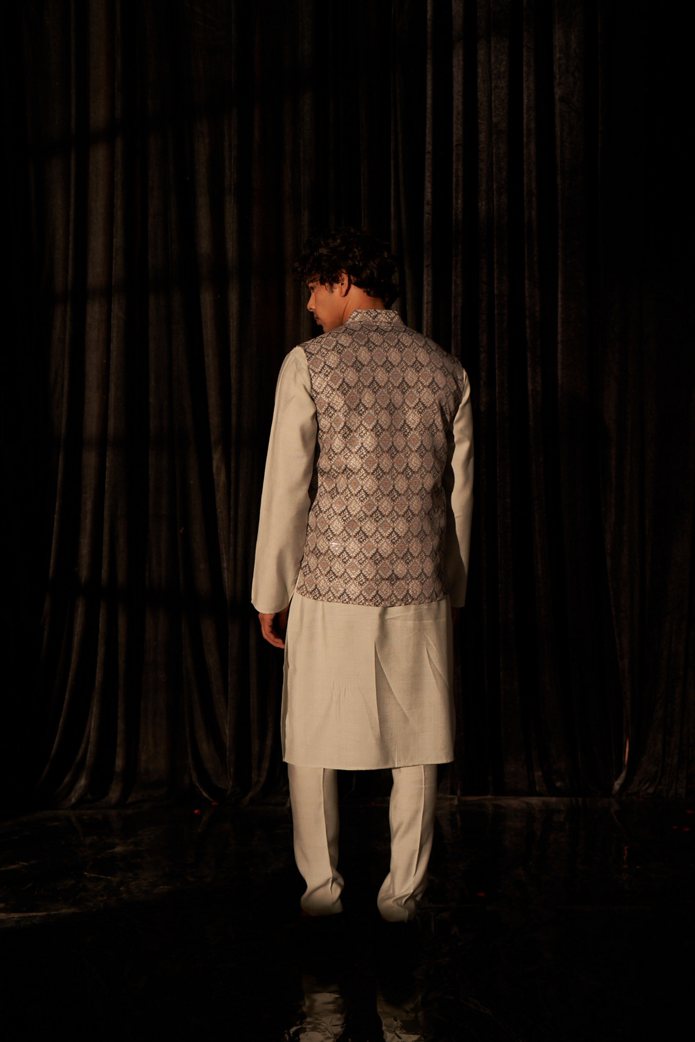 Grey Kurta Payjama with Nehru Jacket – Sharp and Traditional