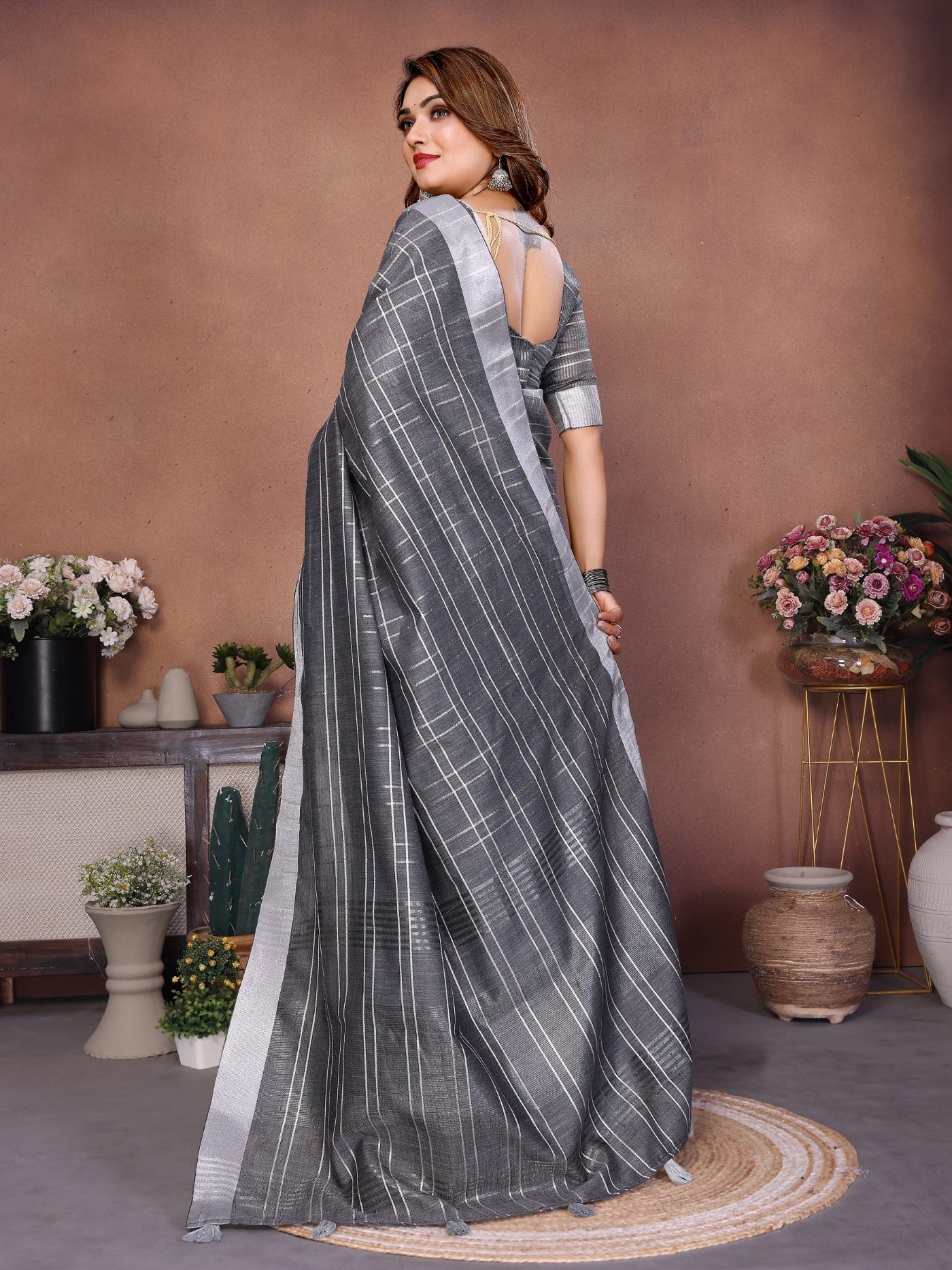 Grey Linen Saree With Traditional Weaving