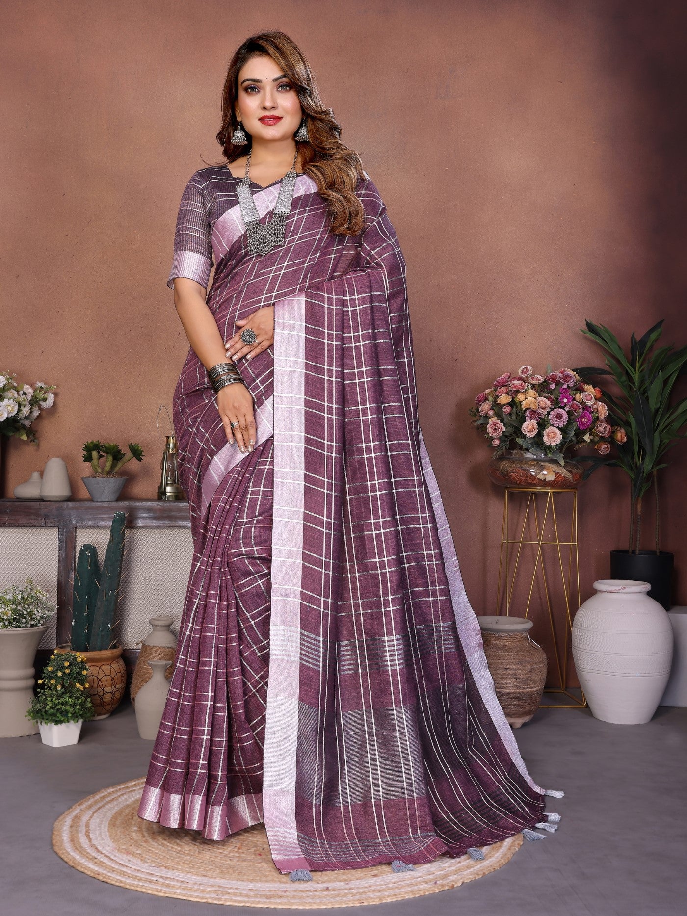Lavender Linen Saree With Traditional Weaving