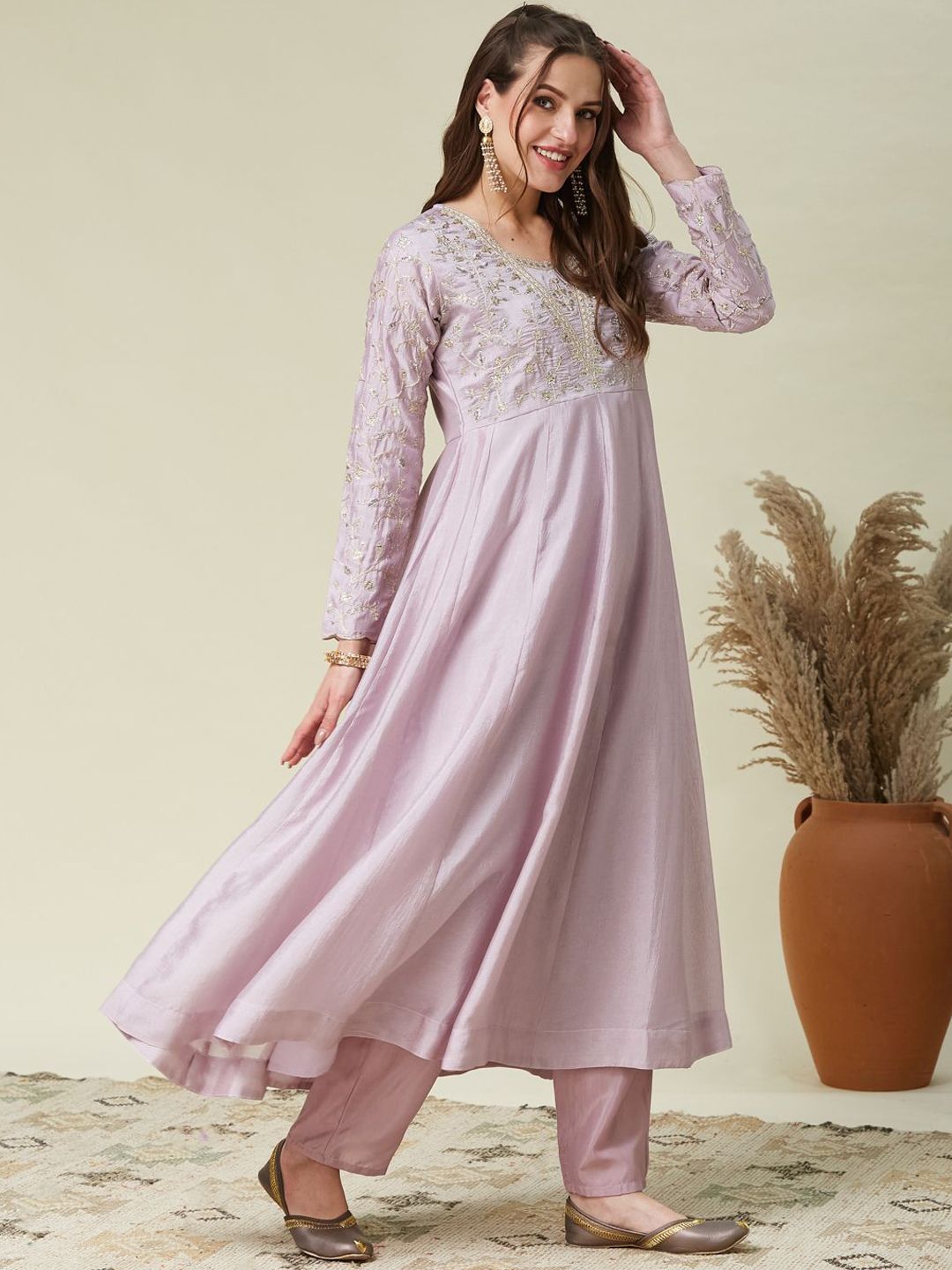 Lavender Vichitra Silk Kurta Pant Set With Heavy Thread Embroidery Work