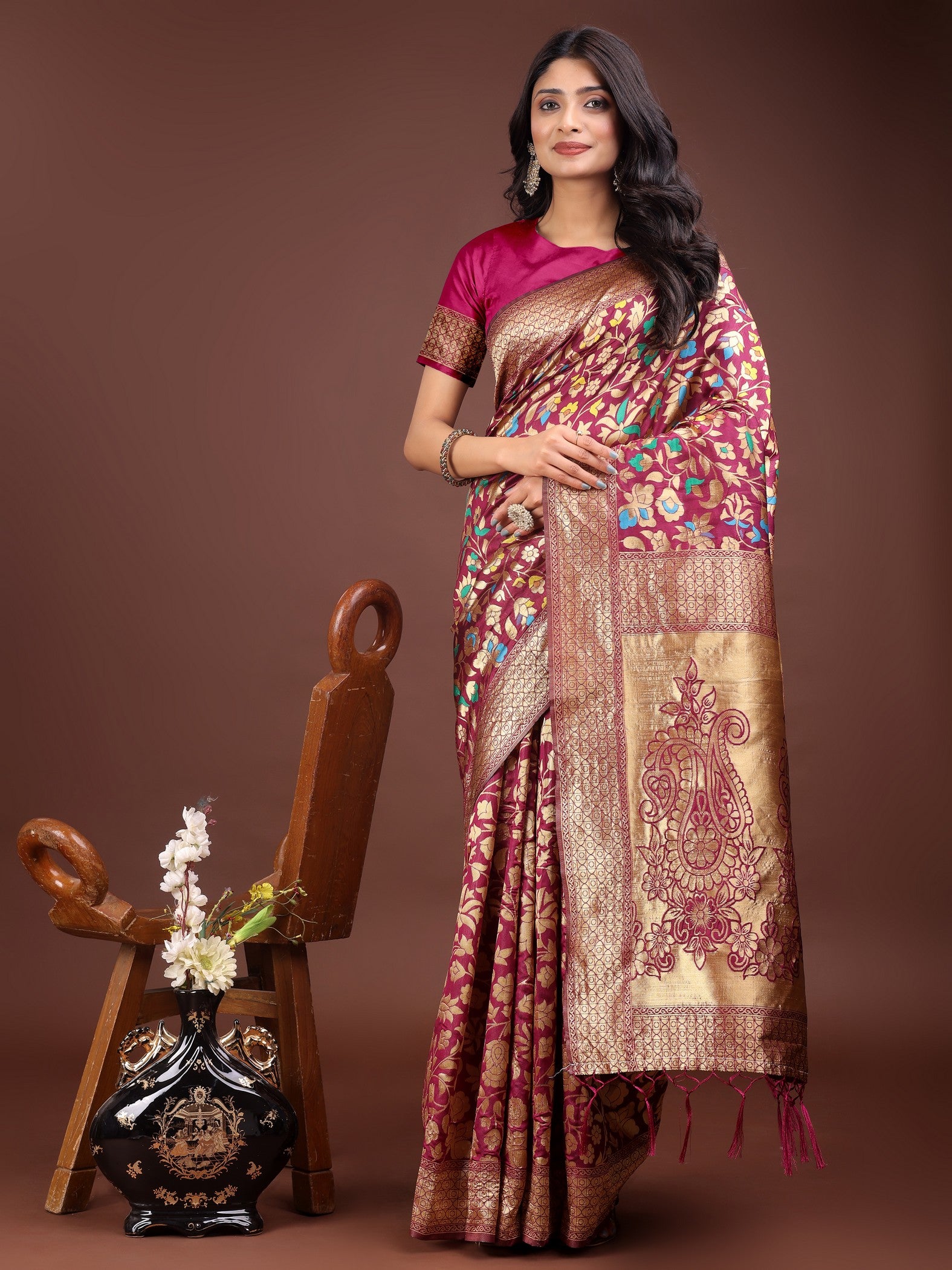 Magenta Lichi Silk Woven Designer Girlie Partywear Saree