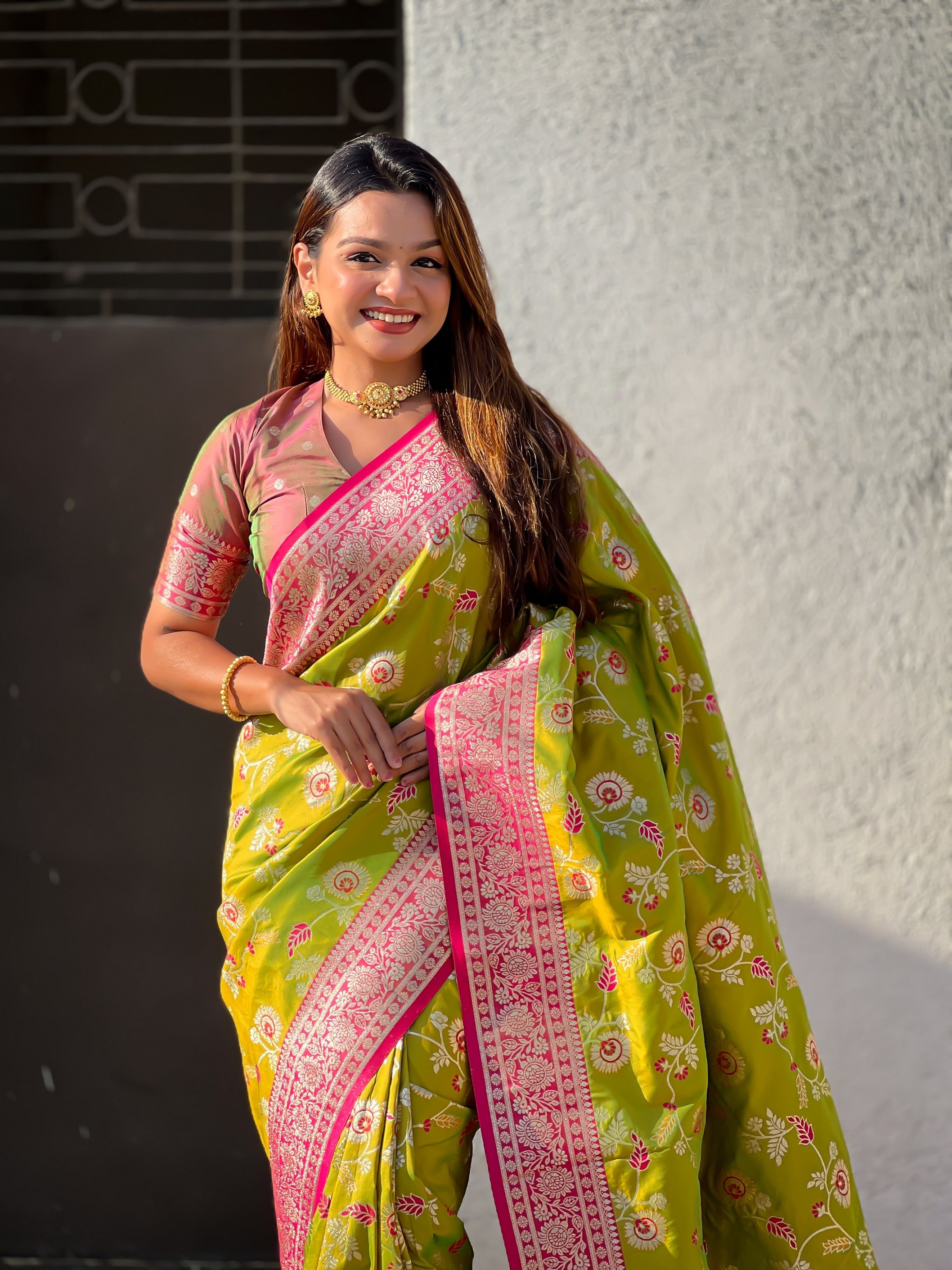 Mahandi Banarasi Silk Weaving Meenakari Designer Heavy Looks Saree