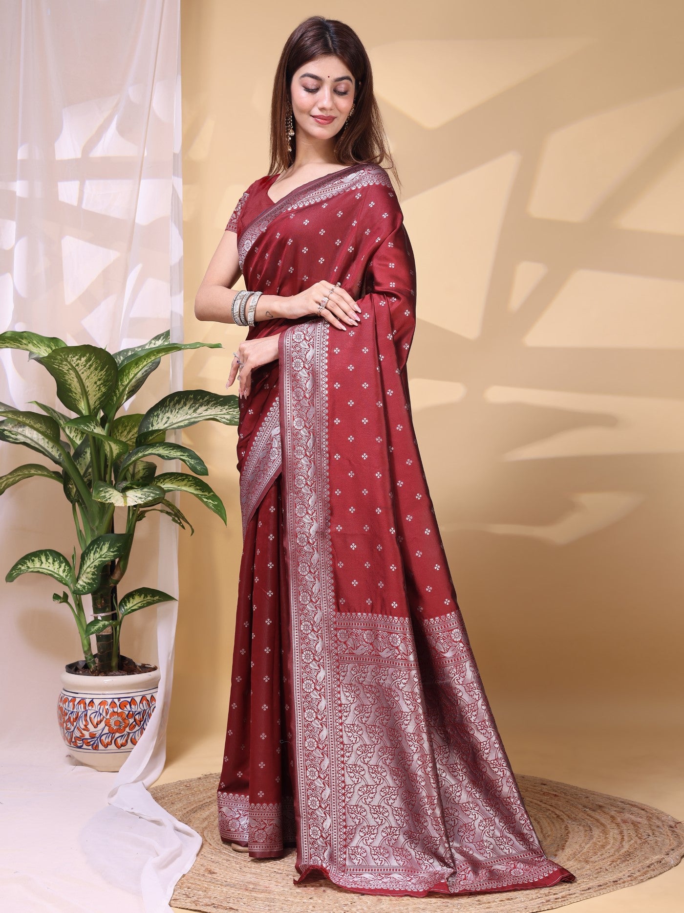 Maroon Lichi Silk Saree With Classic Weaving