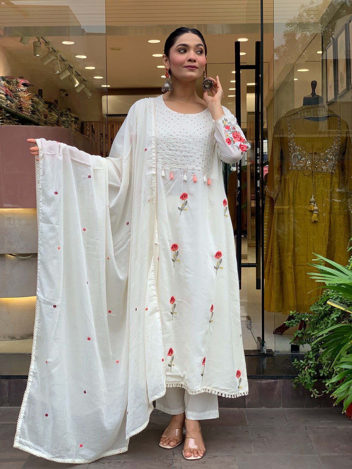 Off White Chanderi Silk Kurta Pant Set With Heavy Thread Embroidery Work