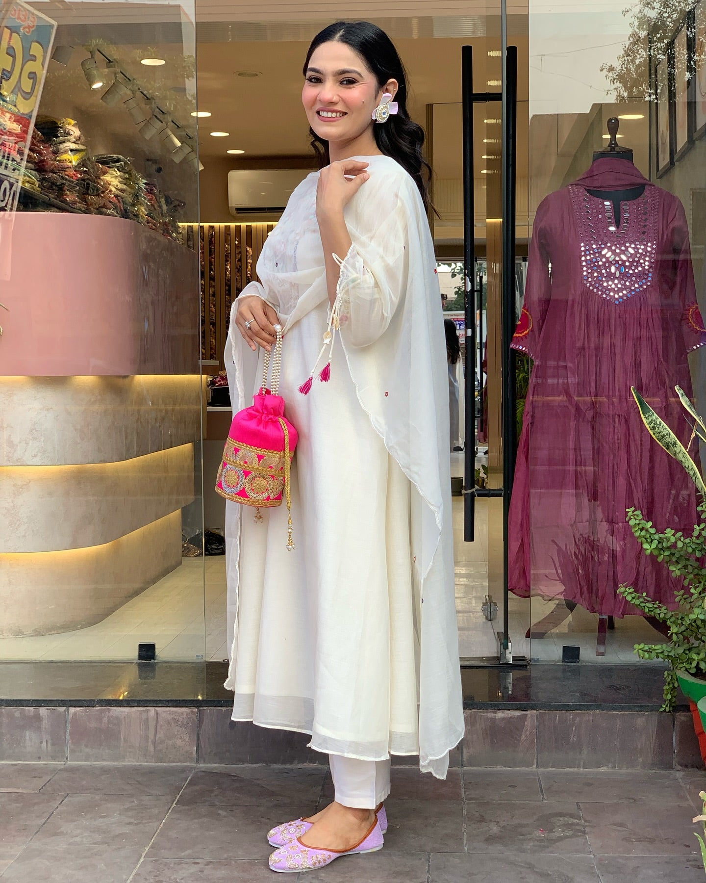 Off White Kurta Pant Set With Heavy Thread Embroidery Work