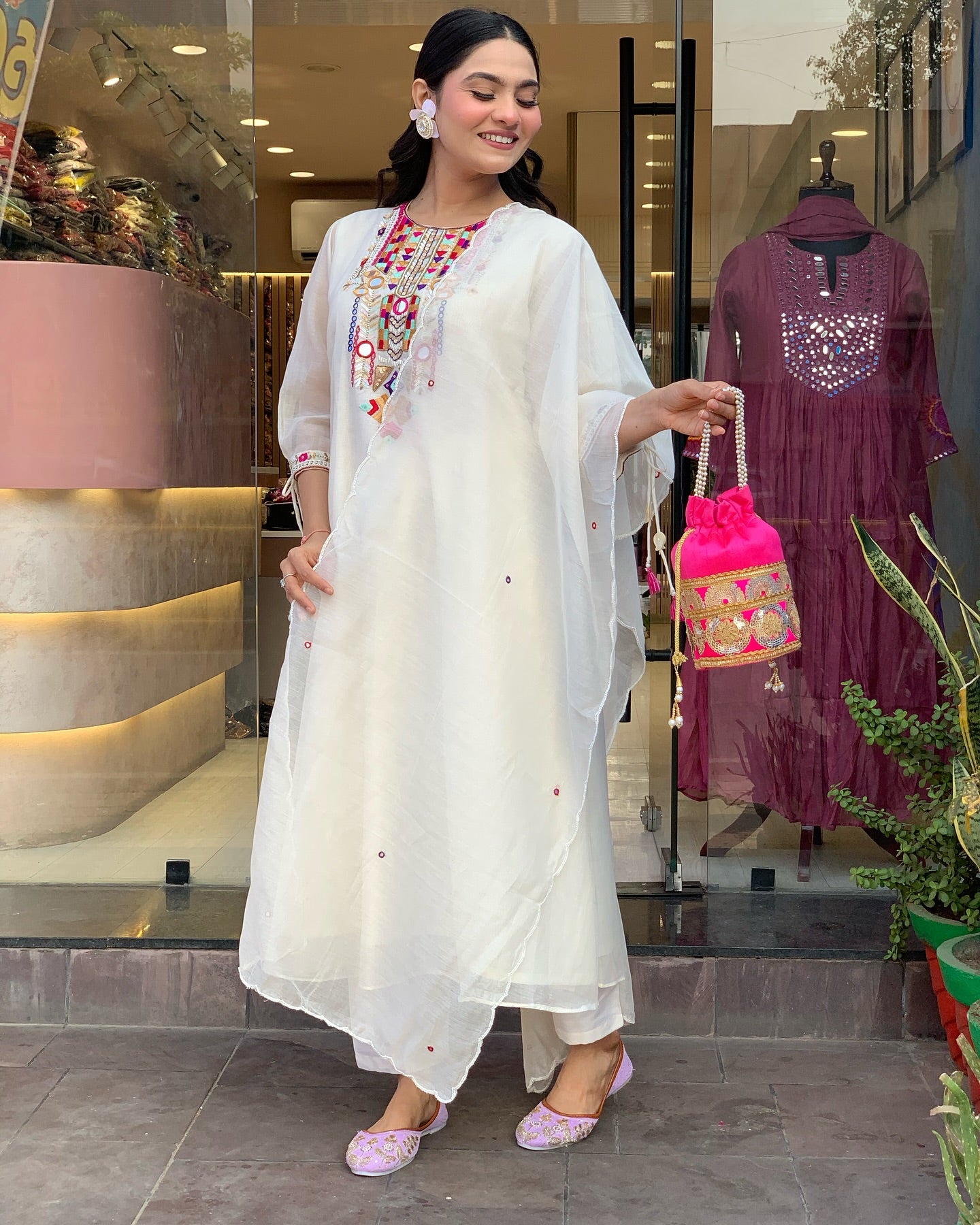 Off White Kurta Pant Set With Heavy Thread Embroidery Work