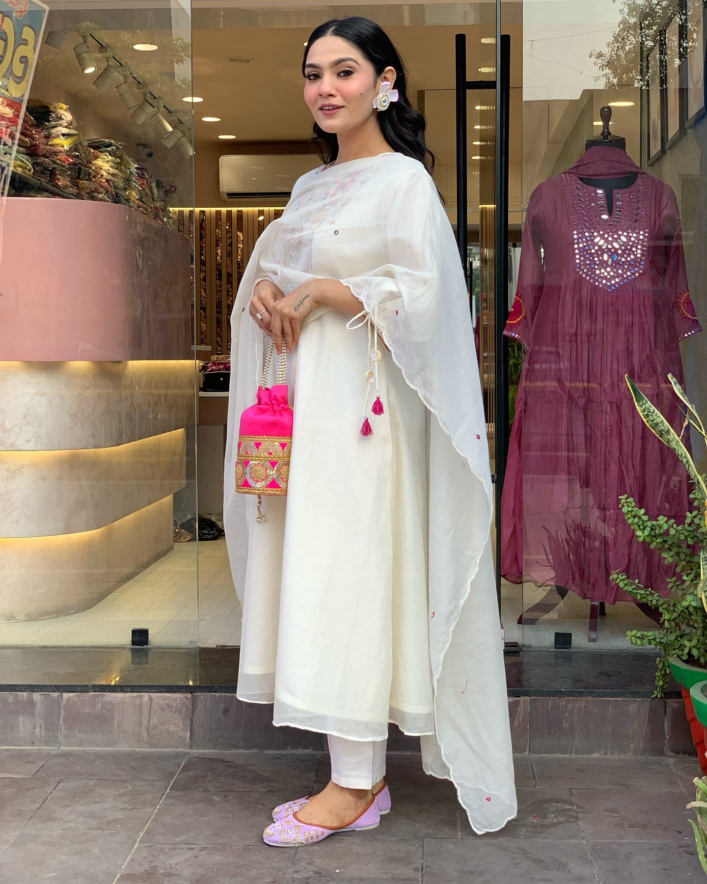 Off White Kurta Pant Set With Heavy Thread Embroidery Work