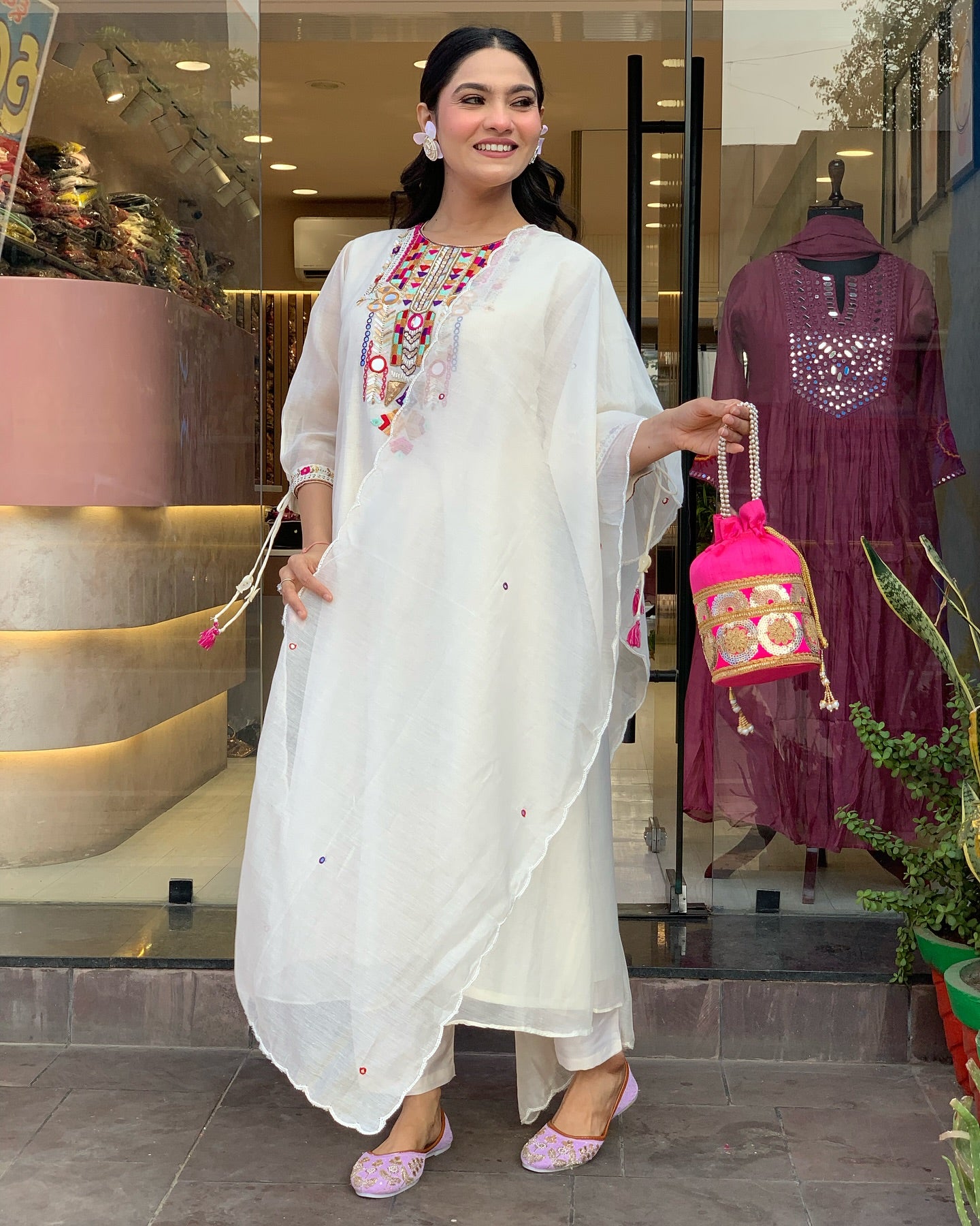 Off White Kurta Pant Set With Heavy Thread Embroidery Work