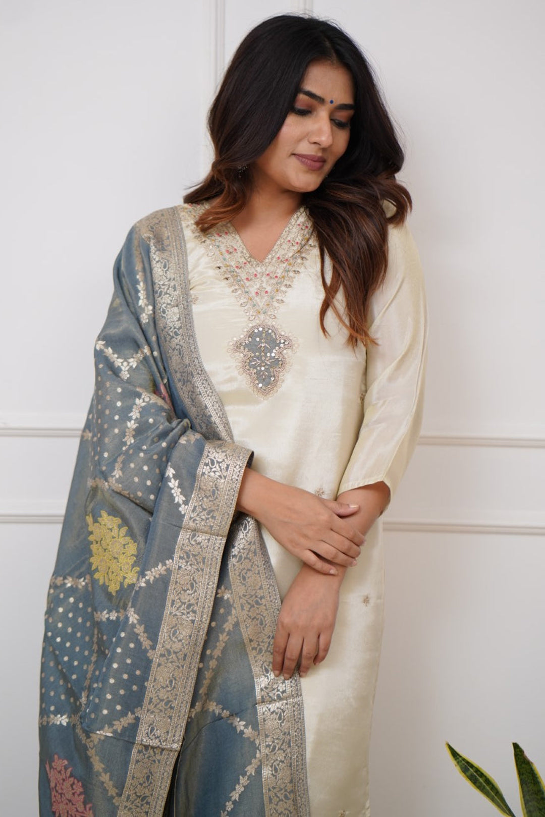 Off White Kurta Pant Set with Heavy Thread Embroidery Work With Jacquard Dupatta