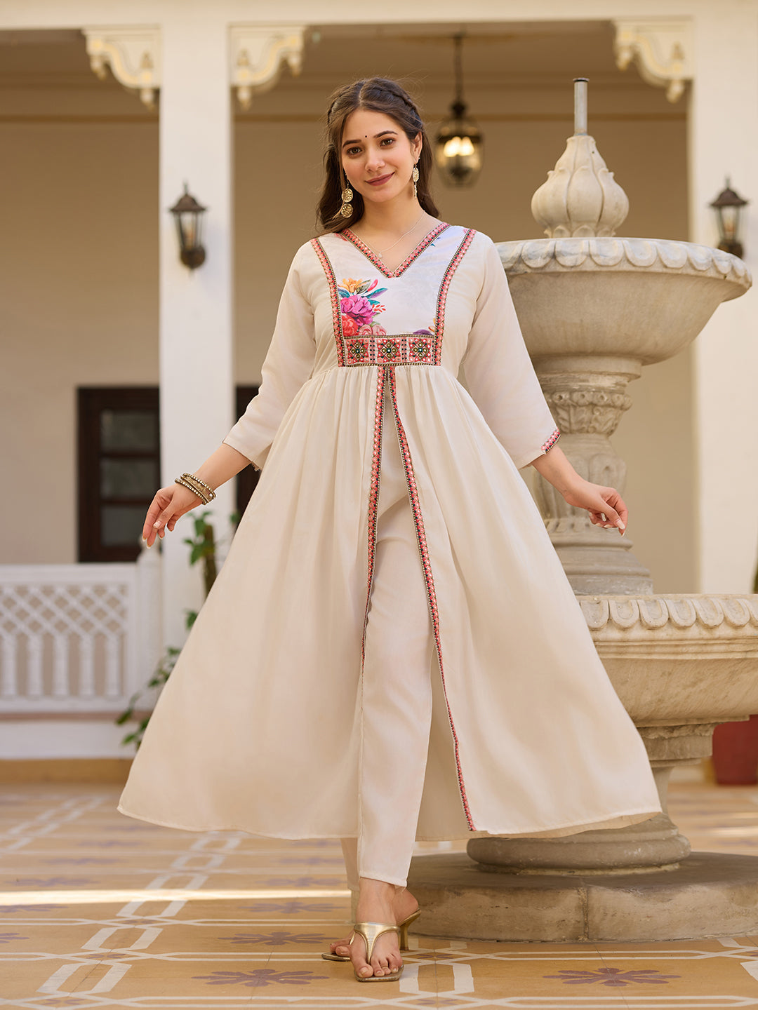 Off White Silk Kurta Pant Set With Heavy Thread Embroidery Work