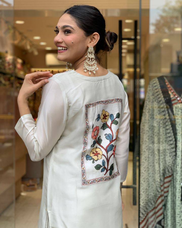 Off White Viscose Chanderi Kurta Pant Set With Embroidery Work