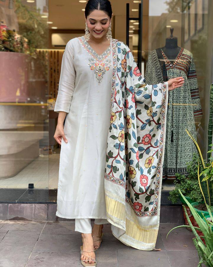 Off White Viscose Chanderi Kurta Pant Set With Embroidery Work