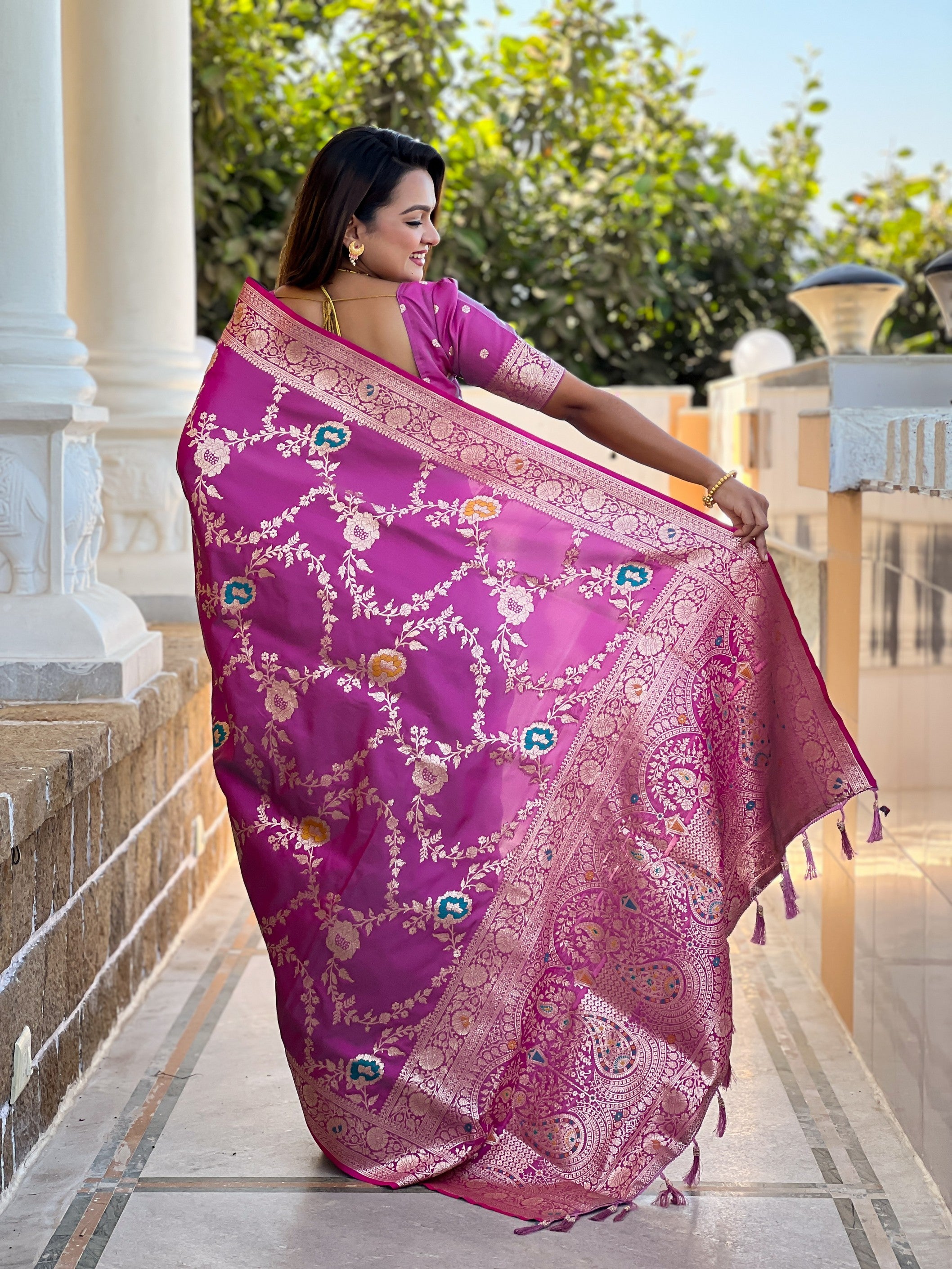 Onion Banarasi Silk Saree With Traditional Woven Meenakari Designer Traditional Looks