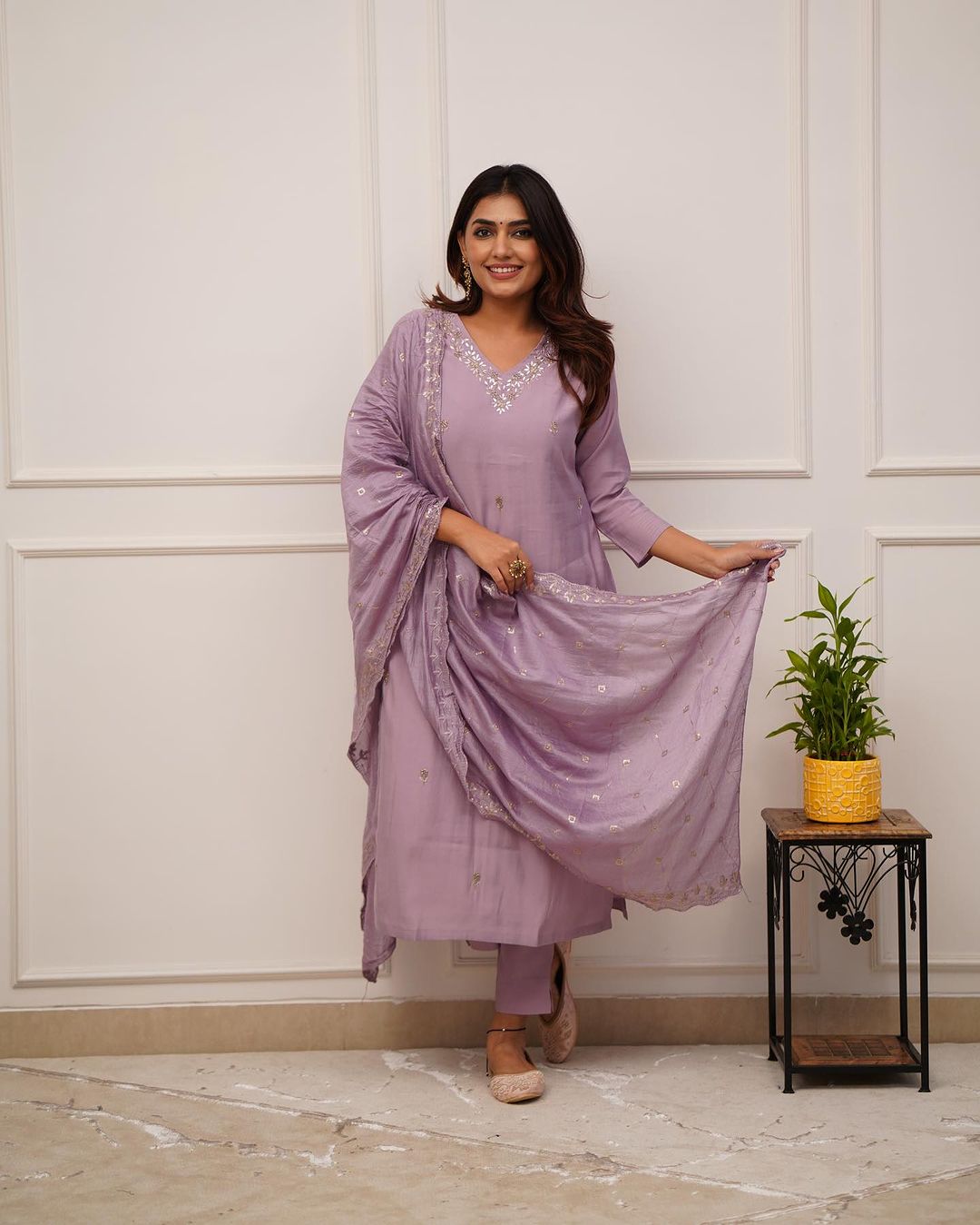 Onion Pink Viscose Chanderi Kurta Pant With Heavy Thread Embroidery Work With Sequins Work