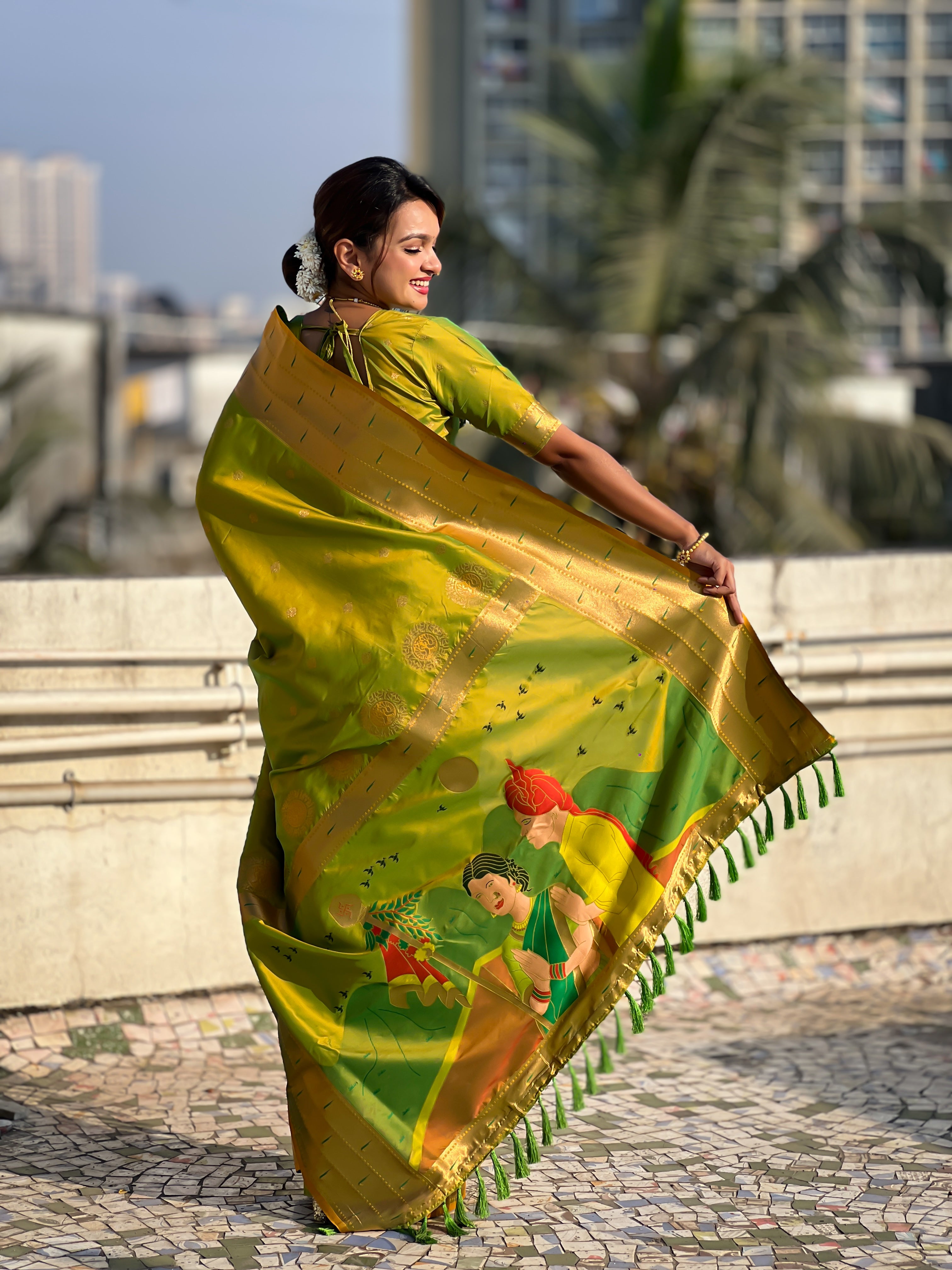 Parrot Green Soft Silk Weaving Figure Pallu Designer Ceremonial Saree