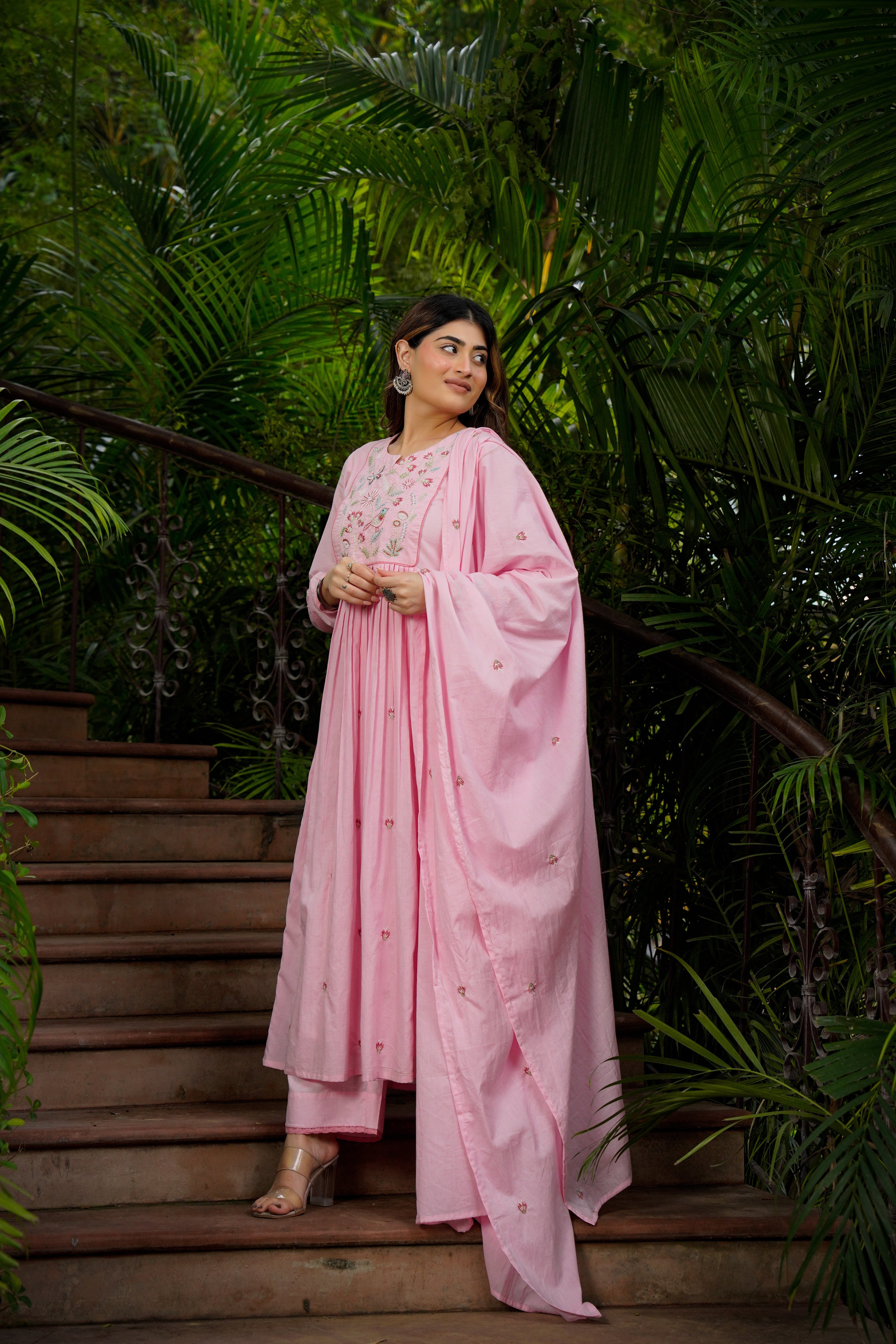 Pink Chanderi Silk Kurta Pant Set With Heavy Thread Embroidery Work