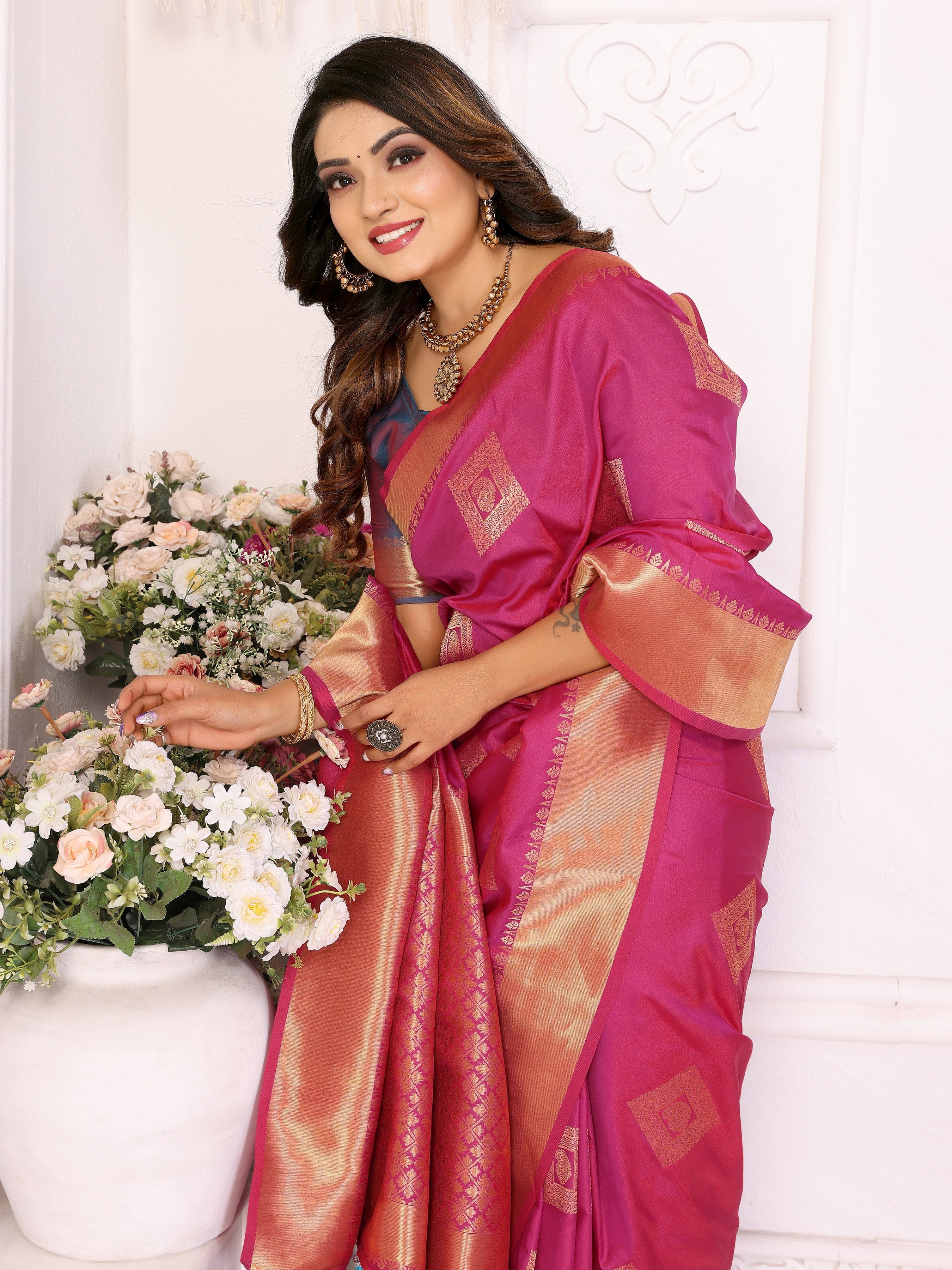Pink Graceful Soft Silk Saree With Woven Zari Work