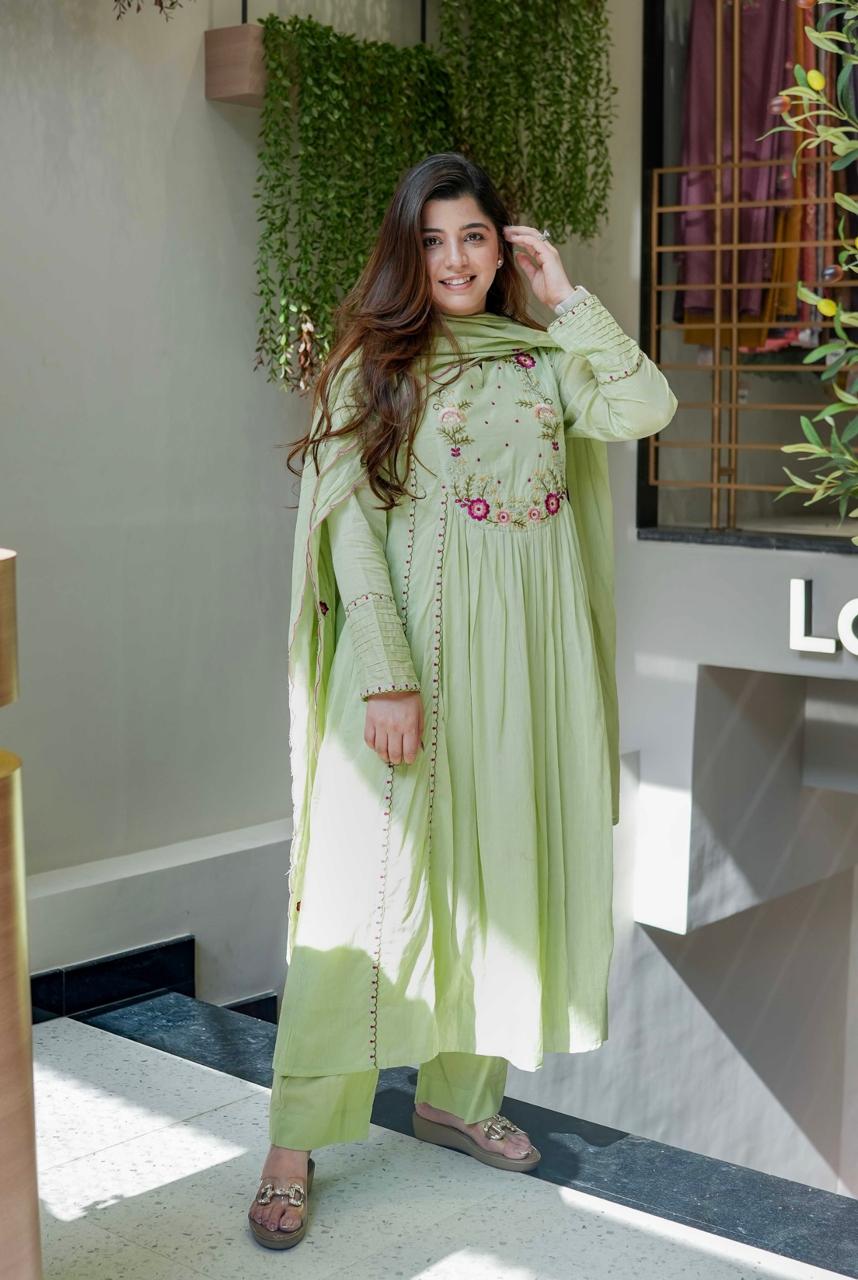 Pista Green Chanderi Silk Kurta Pant Set With Heavy Thread Embroidery Work