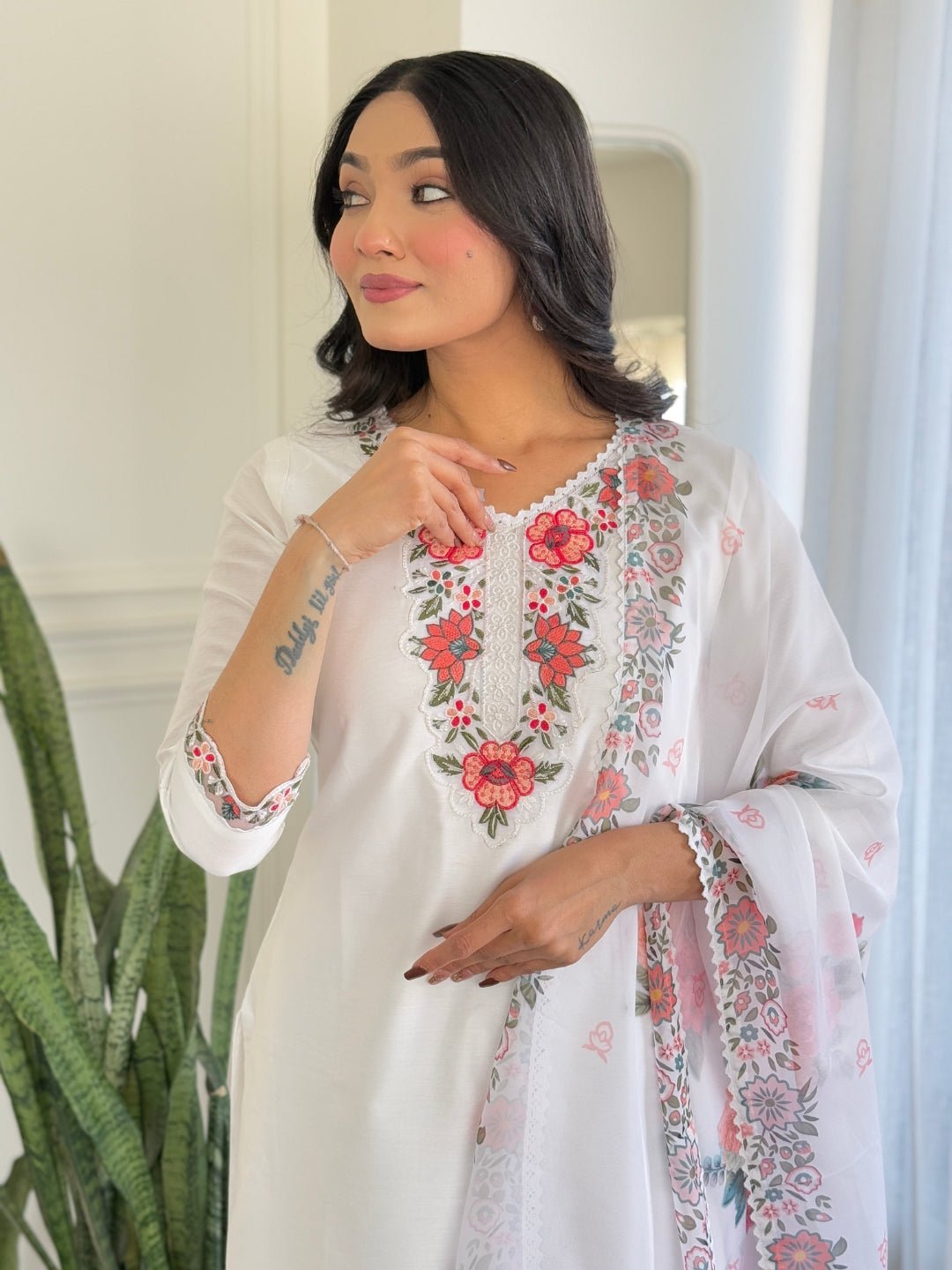 White Bsy Viscose Elegant Kurta Pant Set With Thread Work