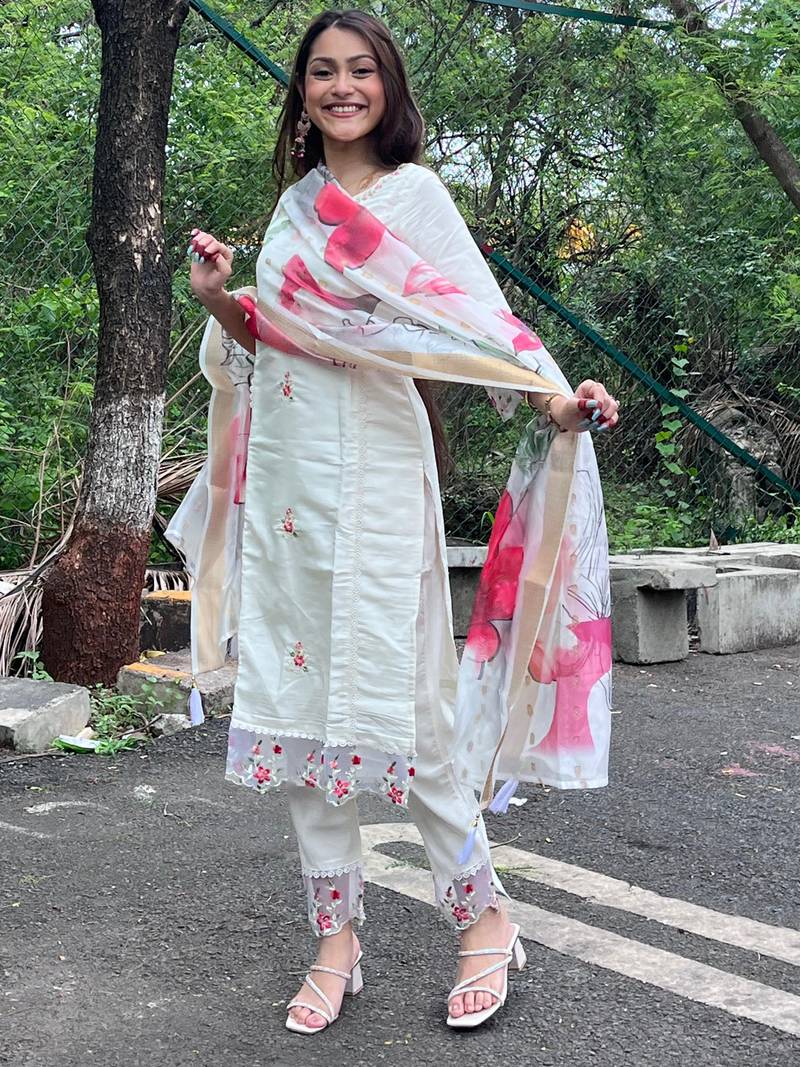 White Chanderi Kurta Pant Set With Heavy Thread Embroidered Work With Printed Dupatta