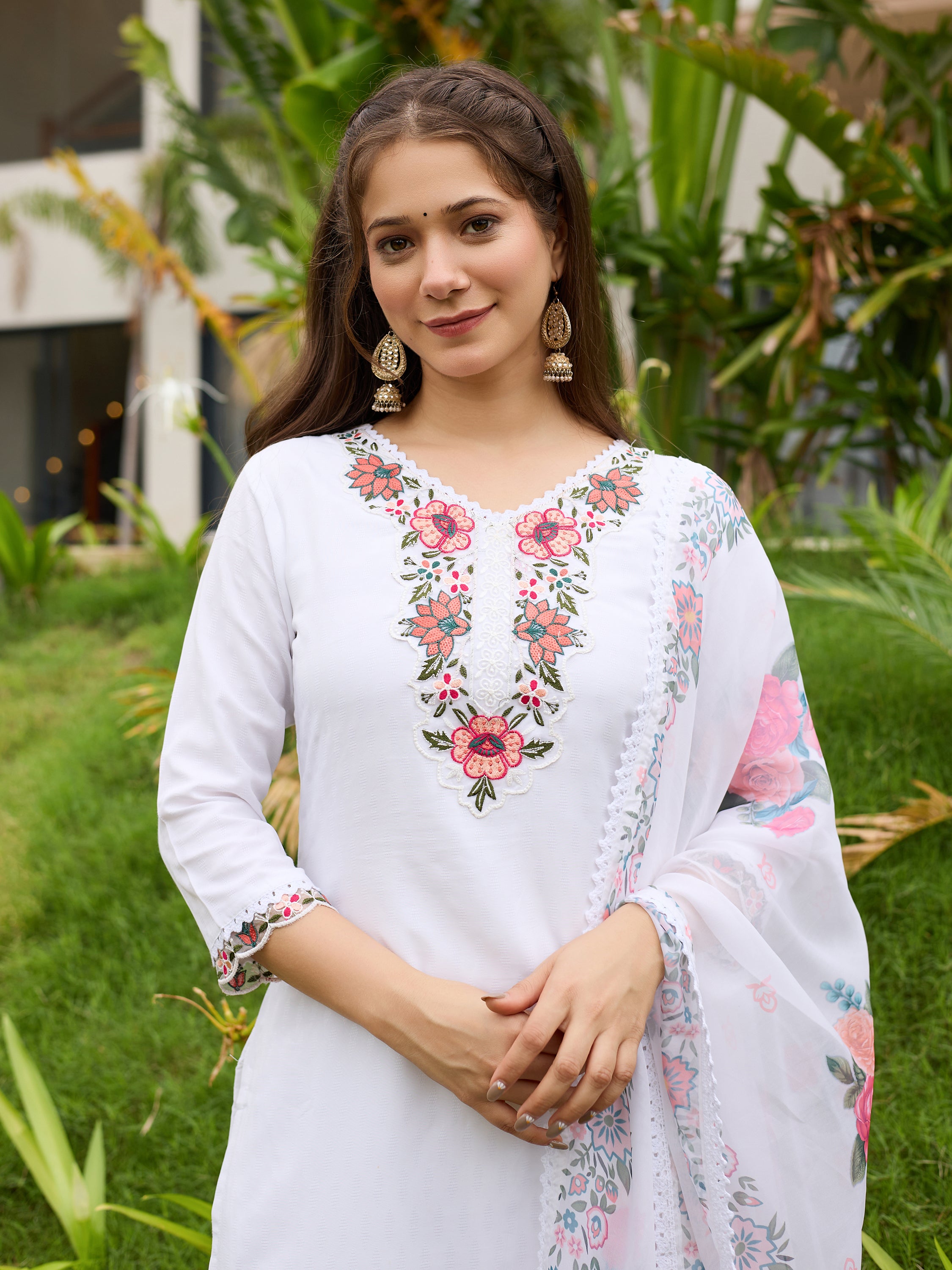 White Viscose Elegant Kurta Pant Set With Thread Work
