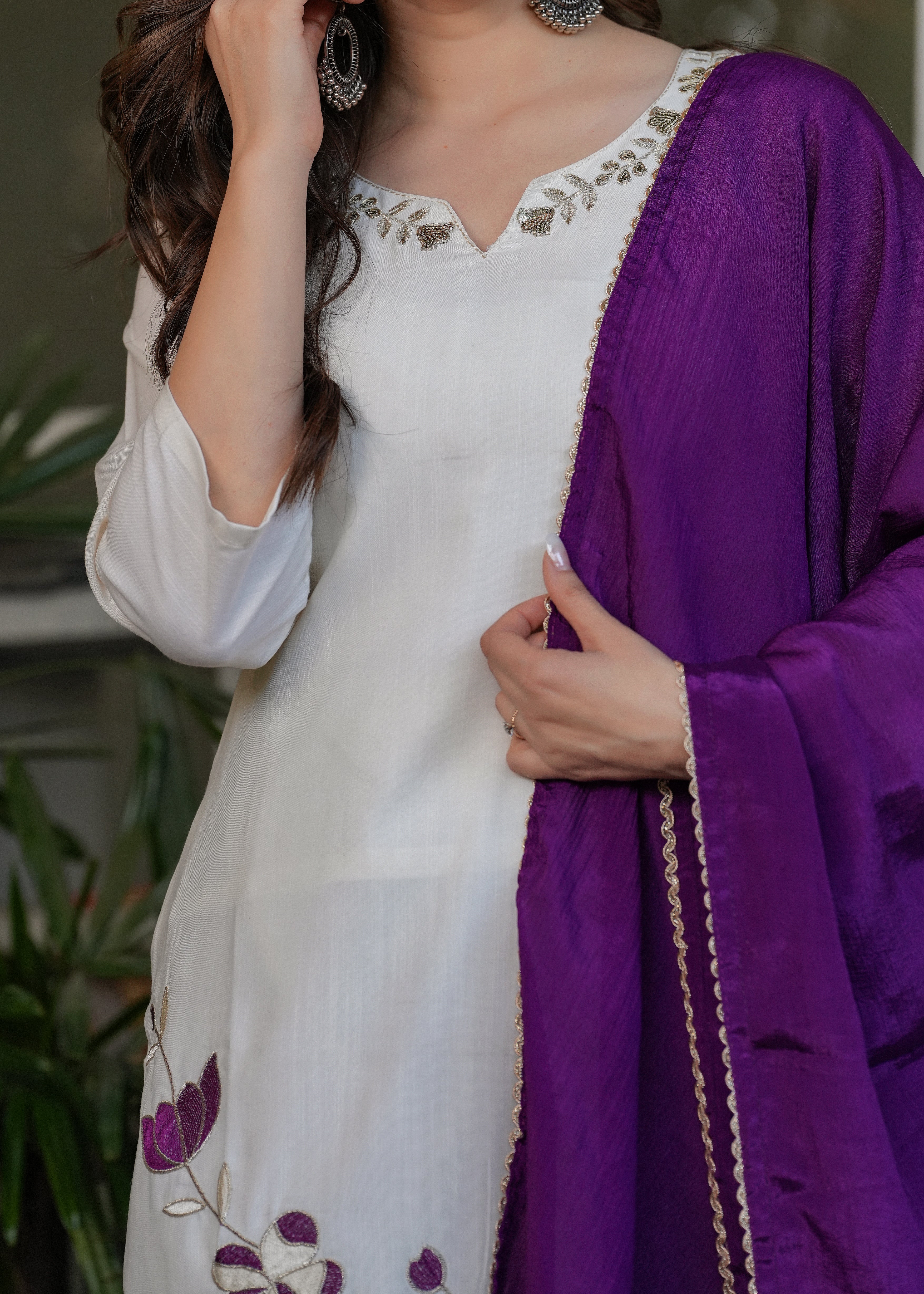 White Viscose Rayon Elegant Kurta Pant Set With Thread Work
