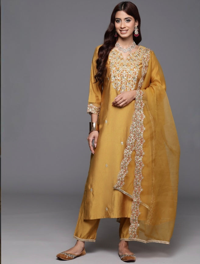 Yellow Chanderi Kurta Pant Set With Heavy Thread Embroidered Work